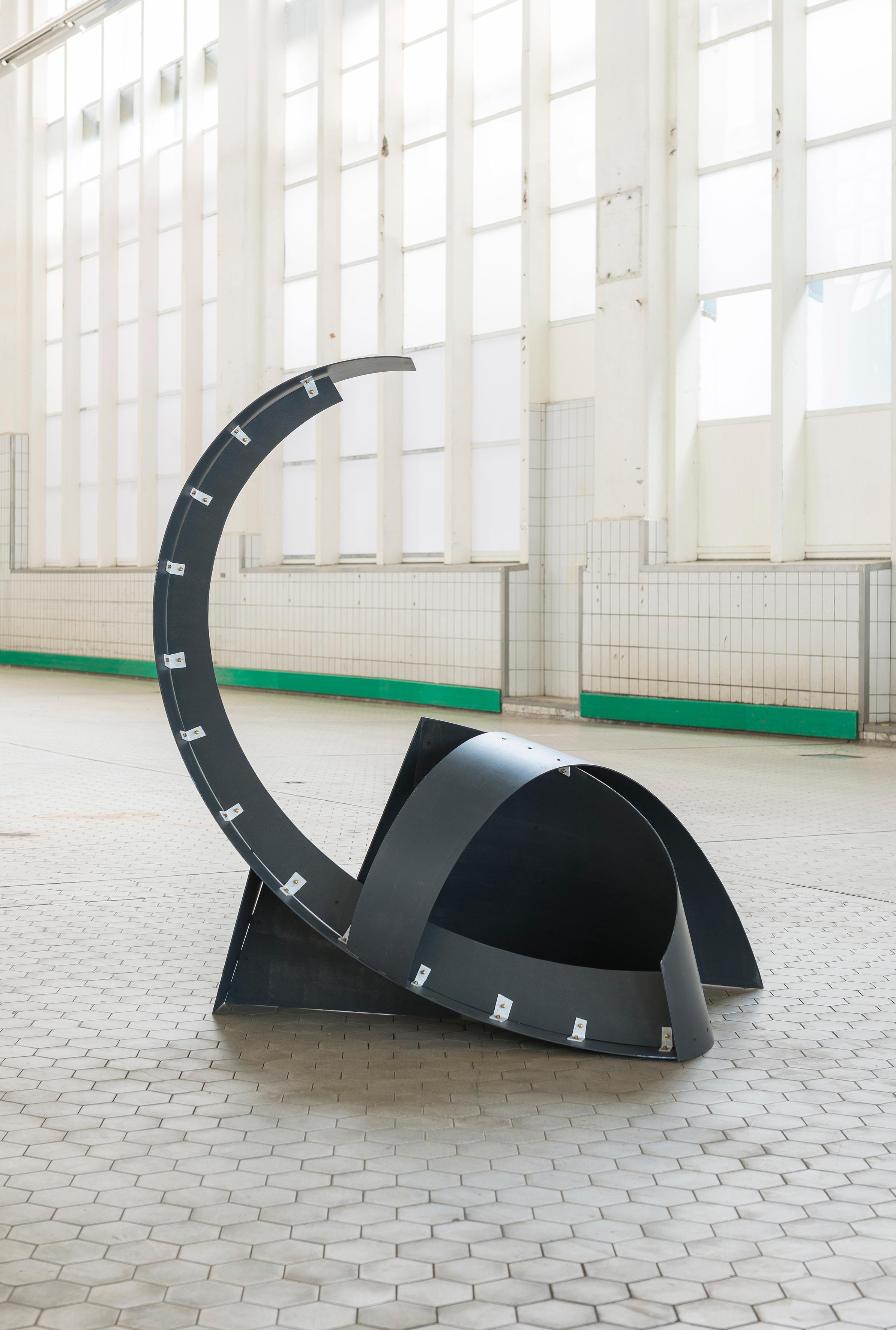 Curved and taped is a collection of sculptural forms that push the boundaries of architecture, art and design. The project is the result of an expressive gesture that moves away from just answering to functionality, focusing on shaping and building,
