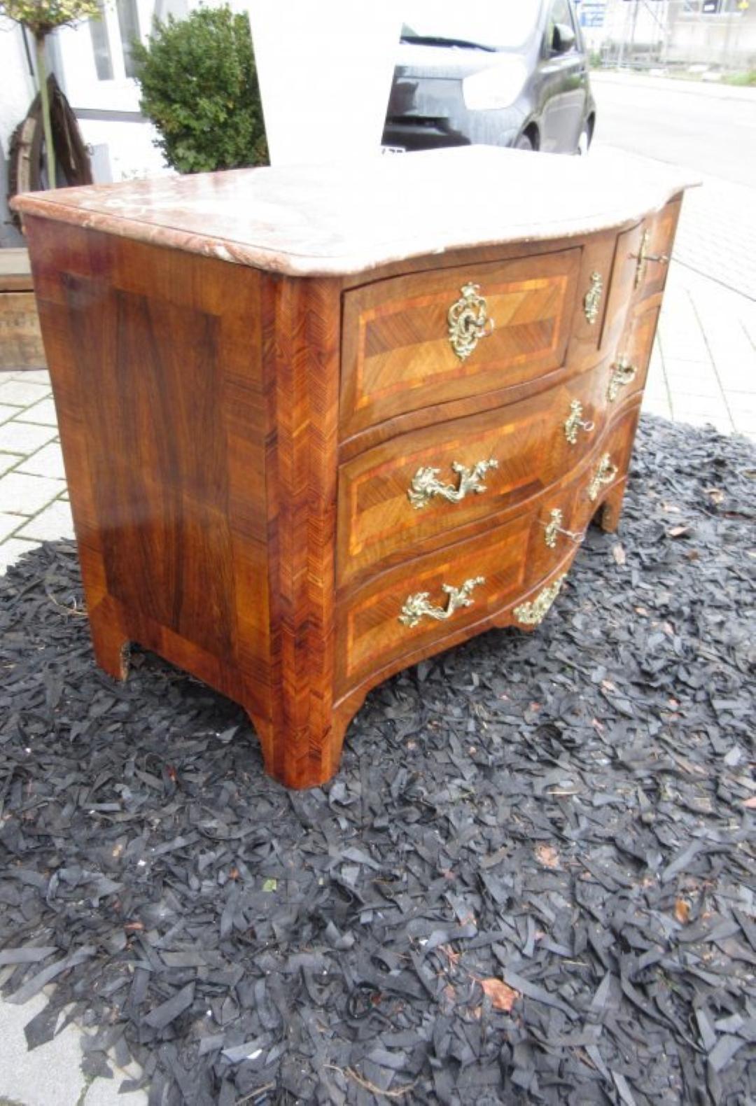 Curved Antique Baroque Chest of Drawers with Marble Top, 1780s In Good Condition For Sale In Senden, NRW