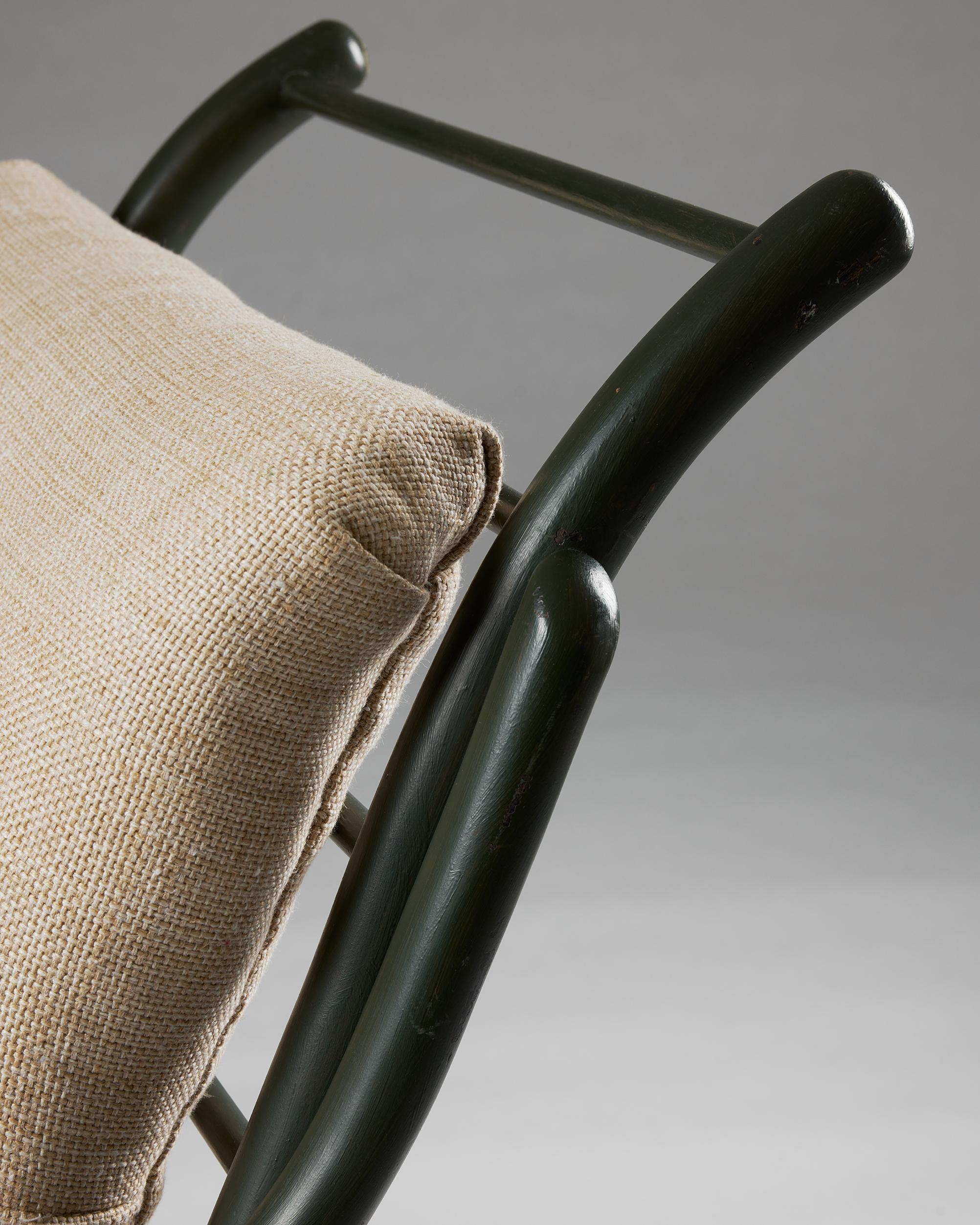 Gebogener Sessel, anonym, Schweden, 1940er Jahre, lackiertes Holz, Textilpolsterung im Angebot 7