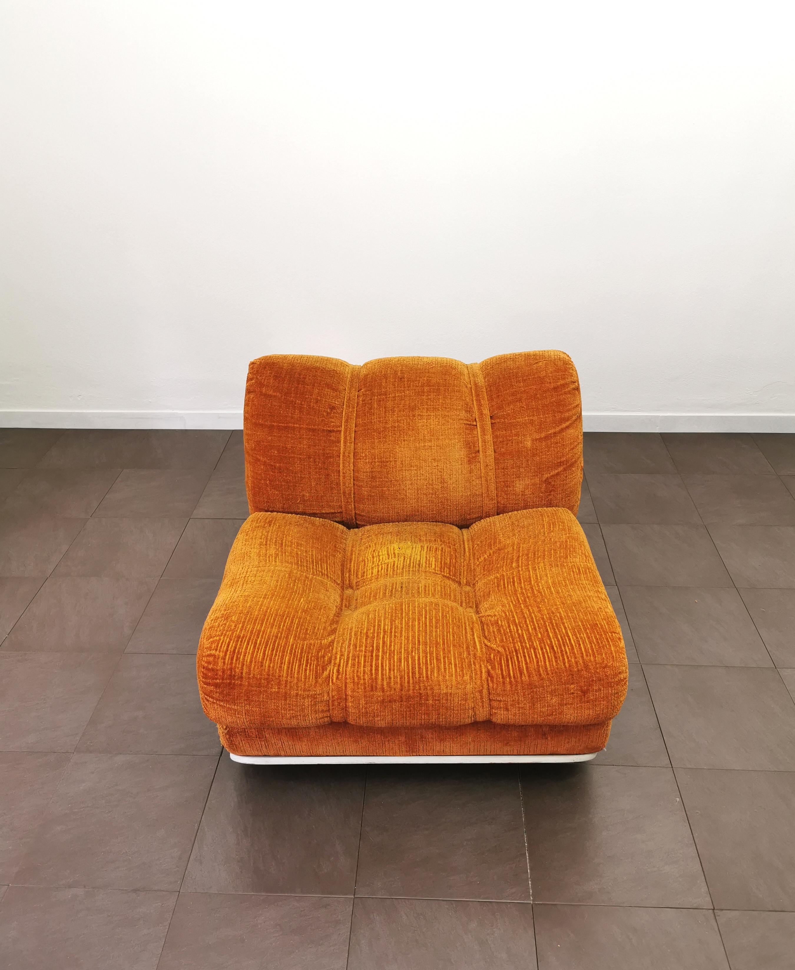 Curved Armchair Velvet Wood Enameled White Orange Midcentury Italian Design 1970 In Fair Condition In Palermo, IT