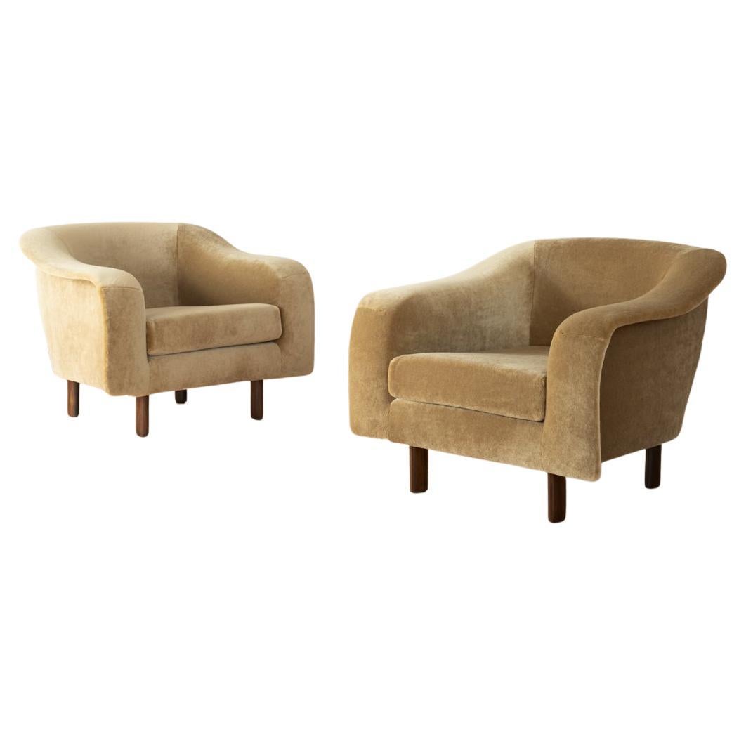 Sillones curvados de Joaquim Tenreiro, 1948