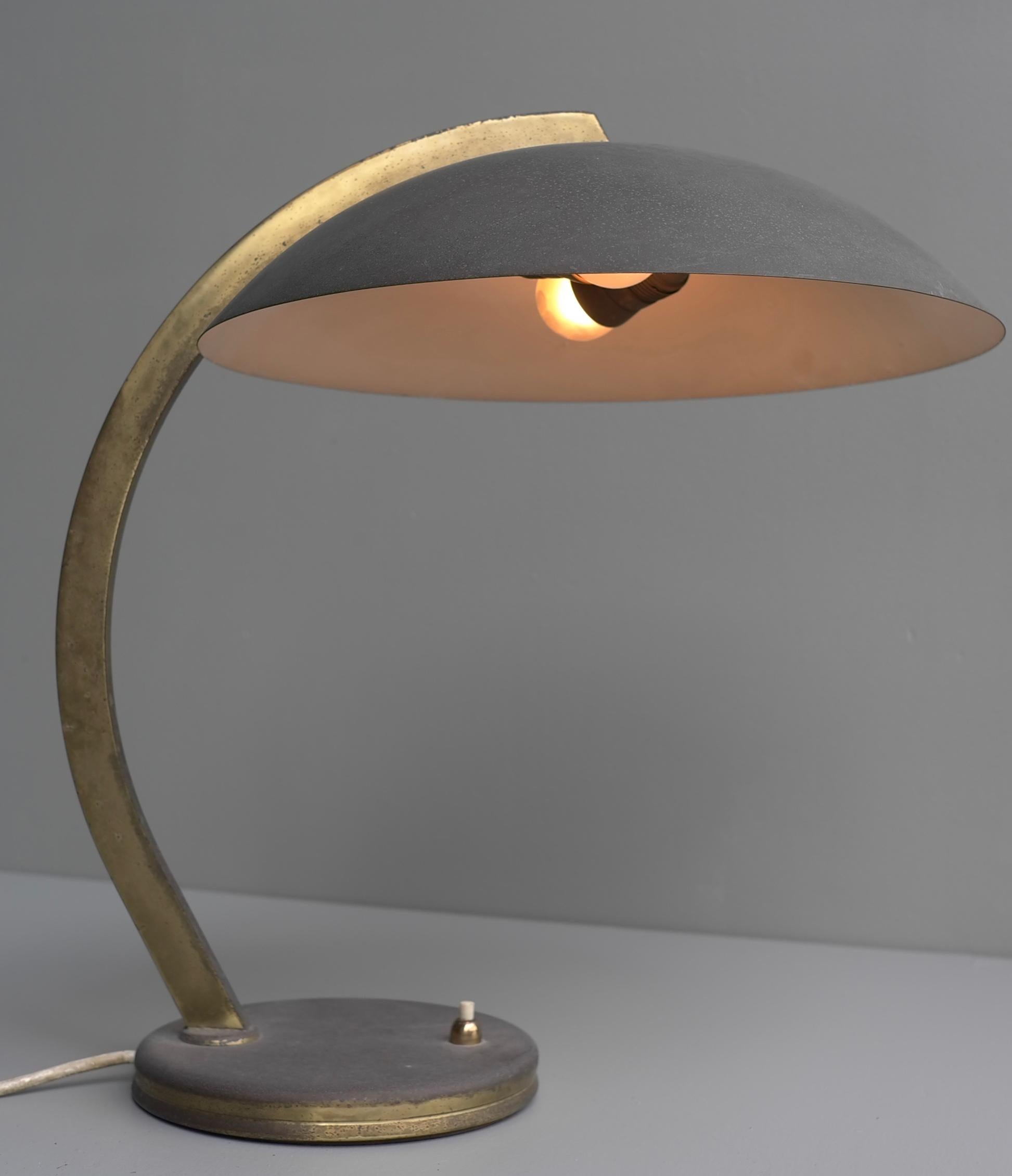 curved desk lamp