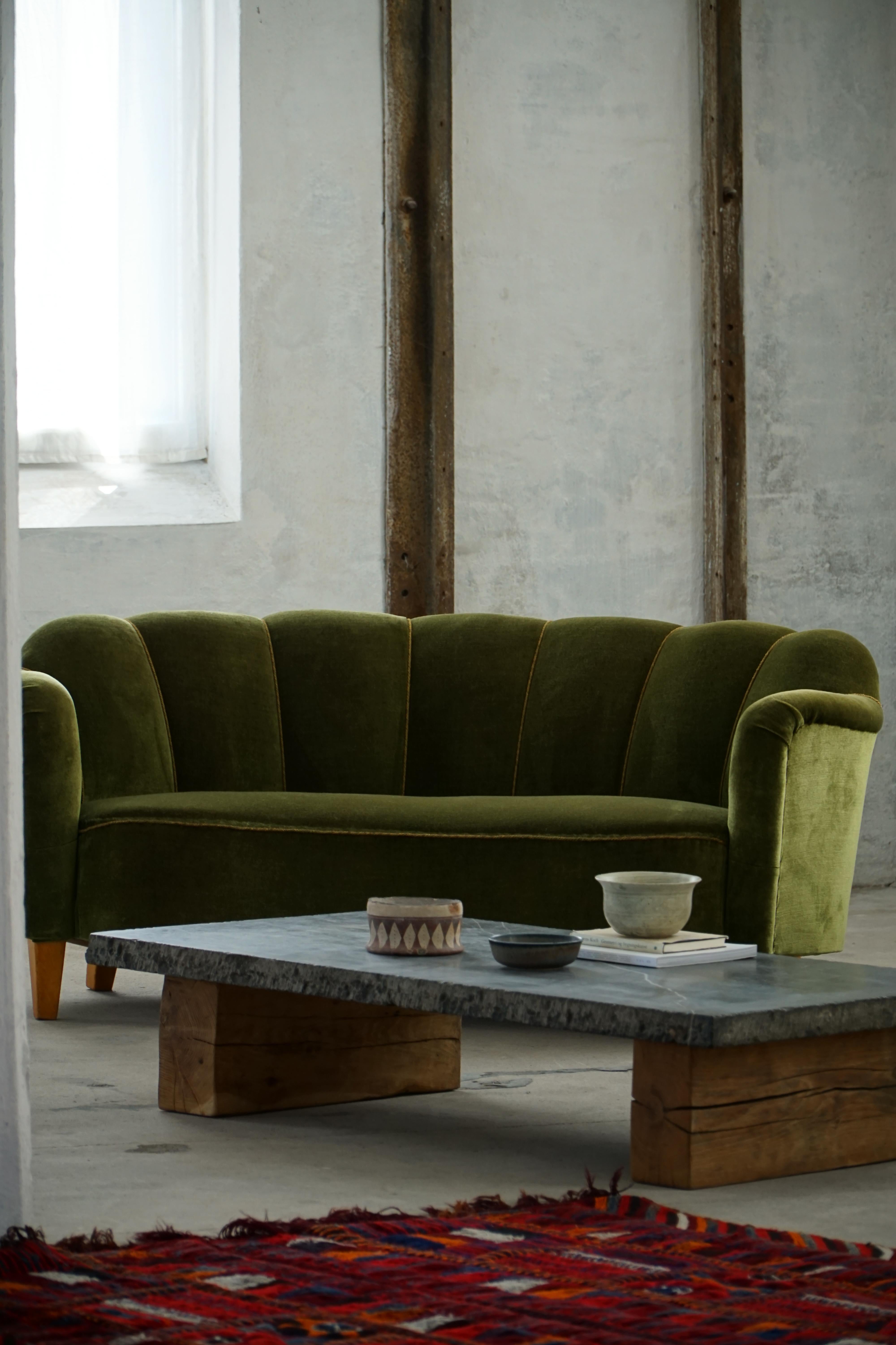 Curved Art Deco Sofa in Green Velour, Swedish Modern, 1940s in vendita 6