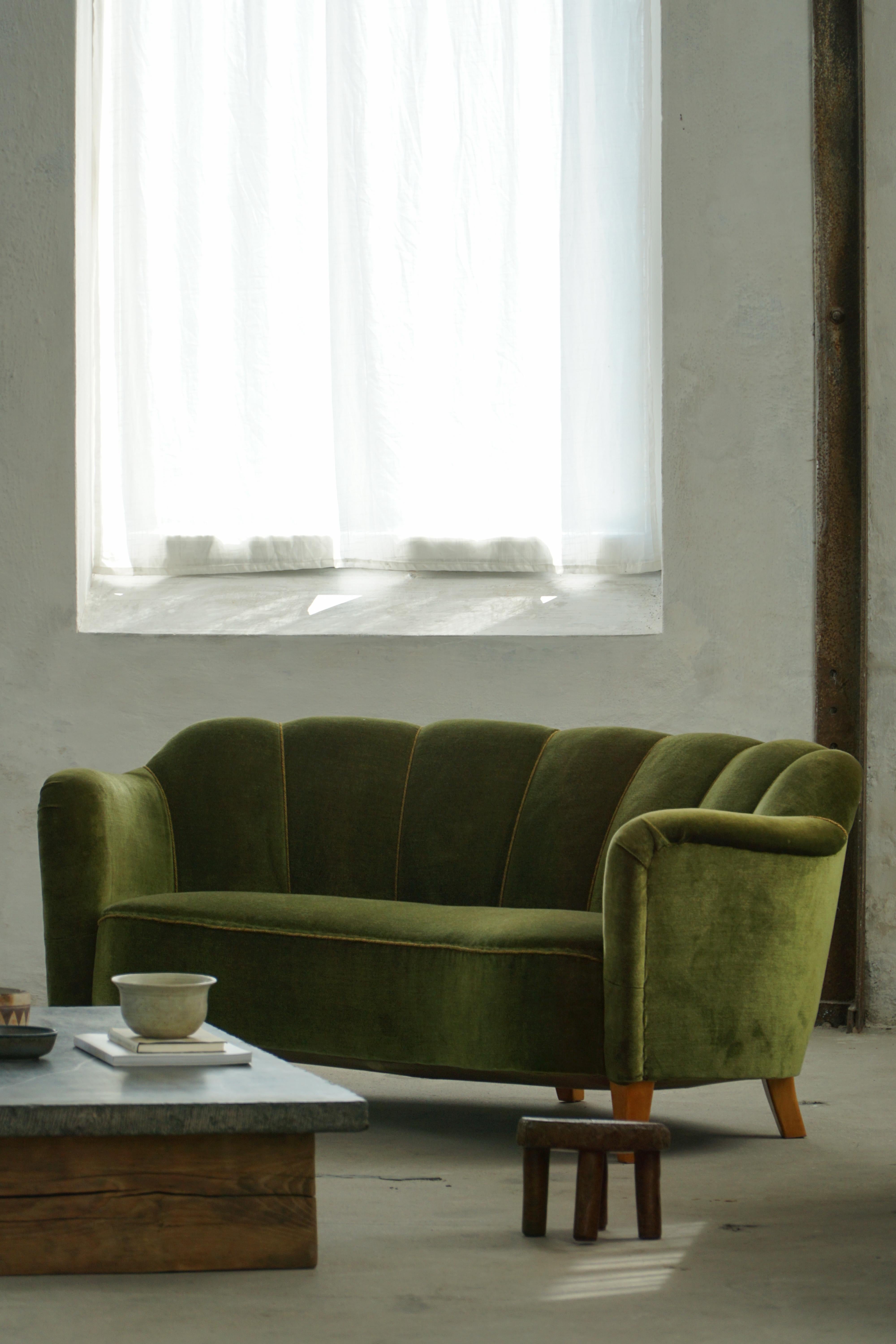 Curved Art Deco Sofa in Green Velour, Swedish Modern, 1940s in vendita 7