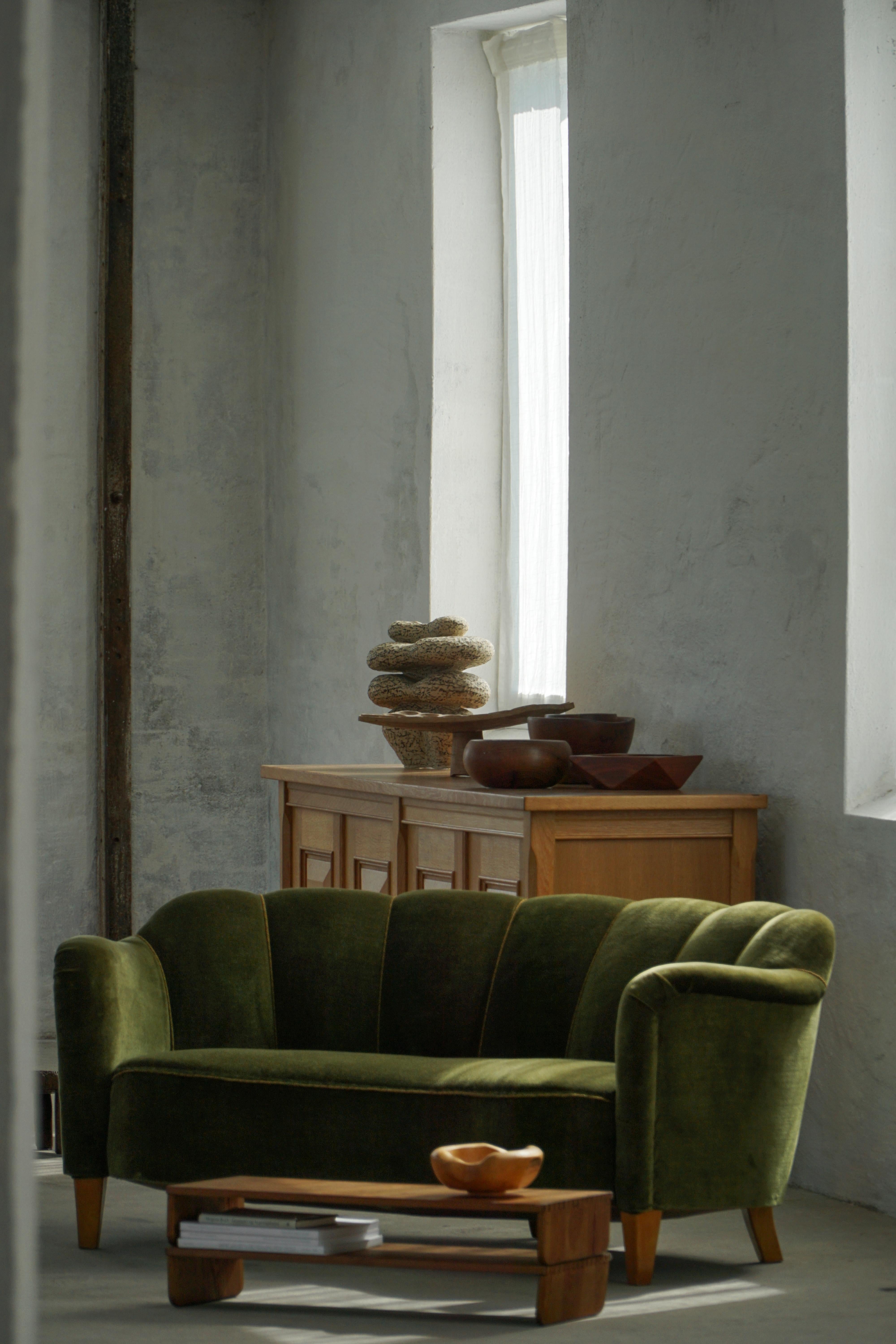 Curved Art Deco Sofa in Green Velour, Swedish Modern, 1940s in vendita 8