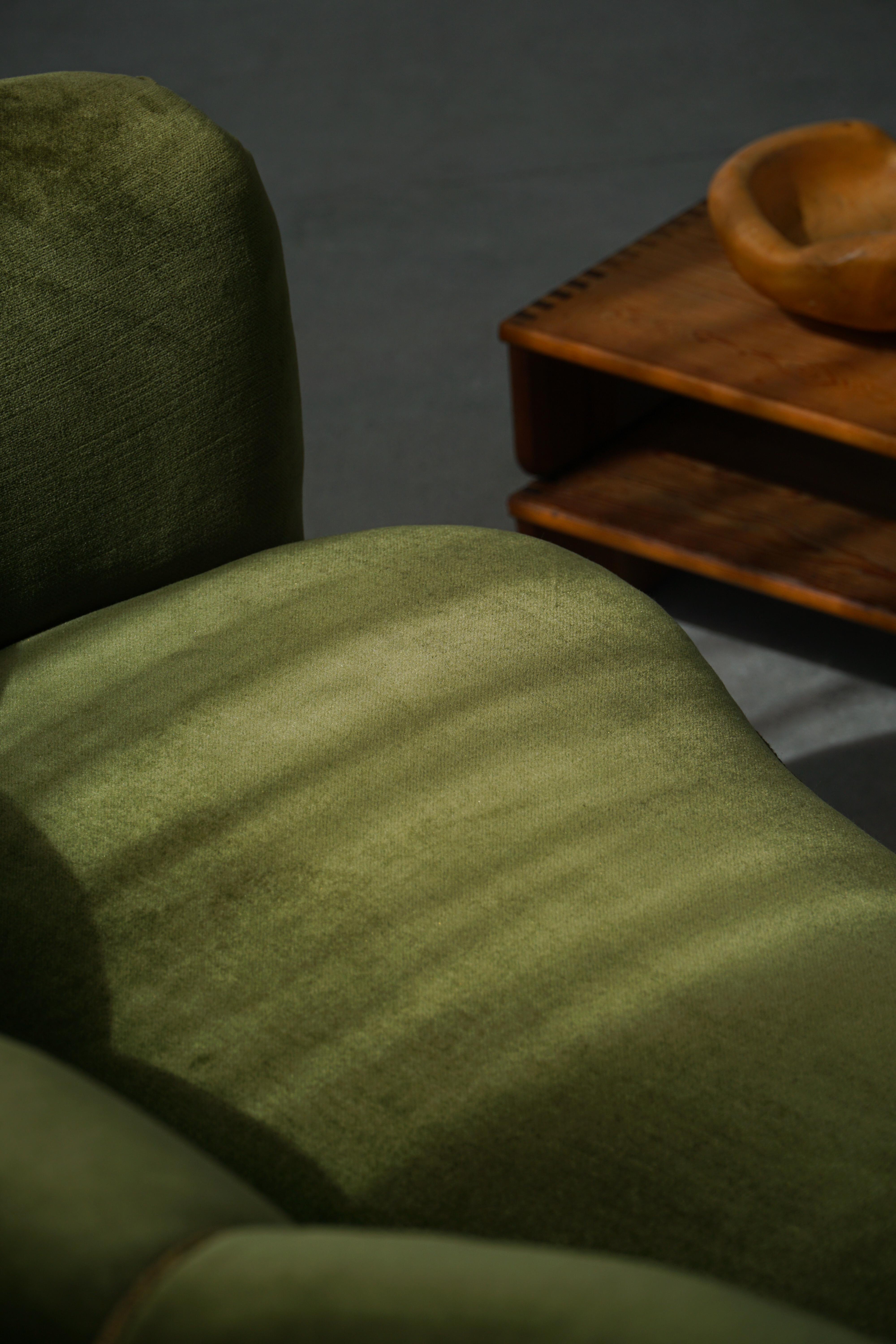 Curved Art Deco Sofa in Green Velour, Swedish Modern, 1940s in vendita 9