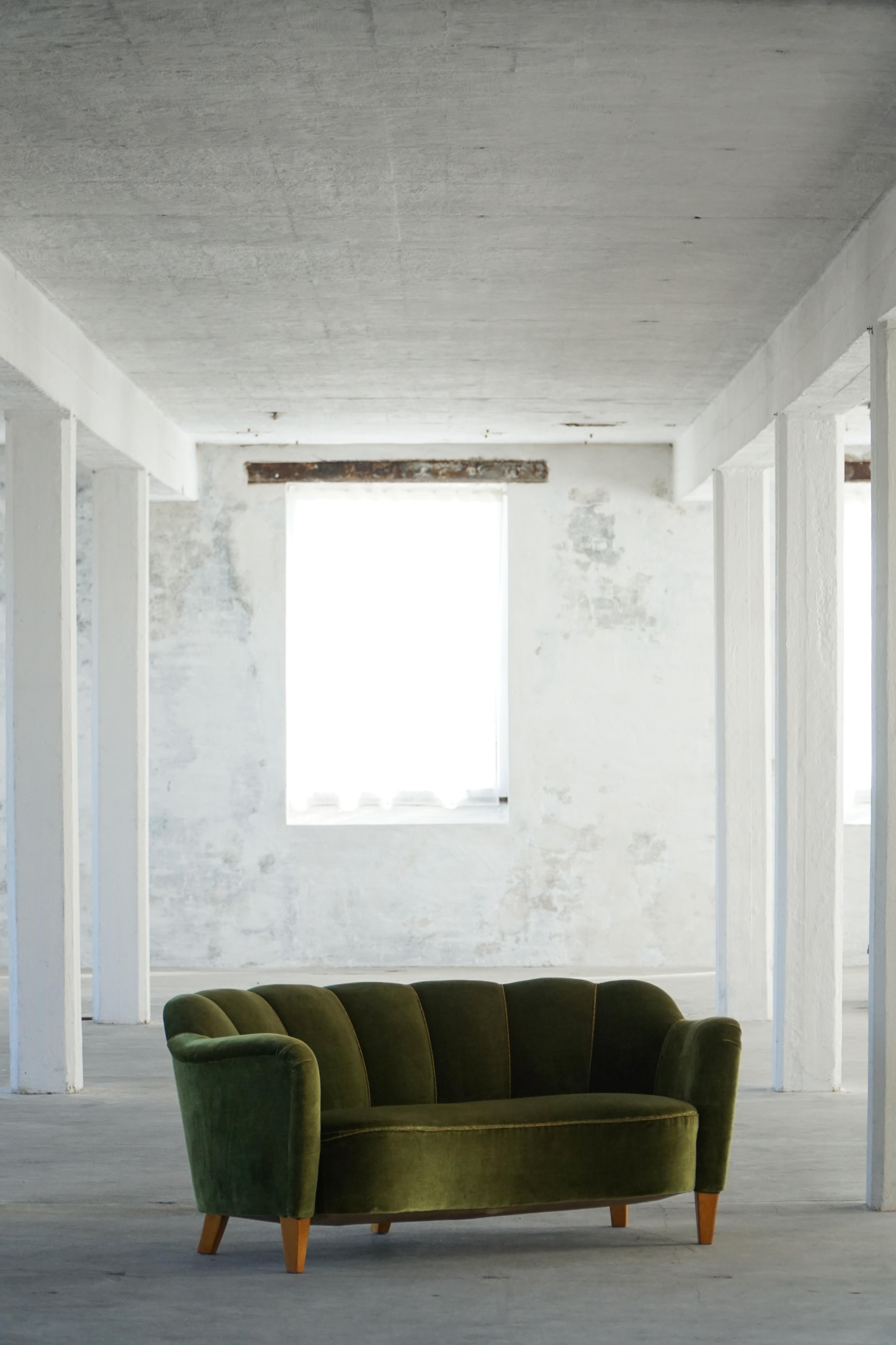 XX secolo Curved Art Deco Sofa in Green Velour, Swedish Modern, 1940s in vendita