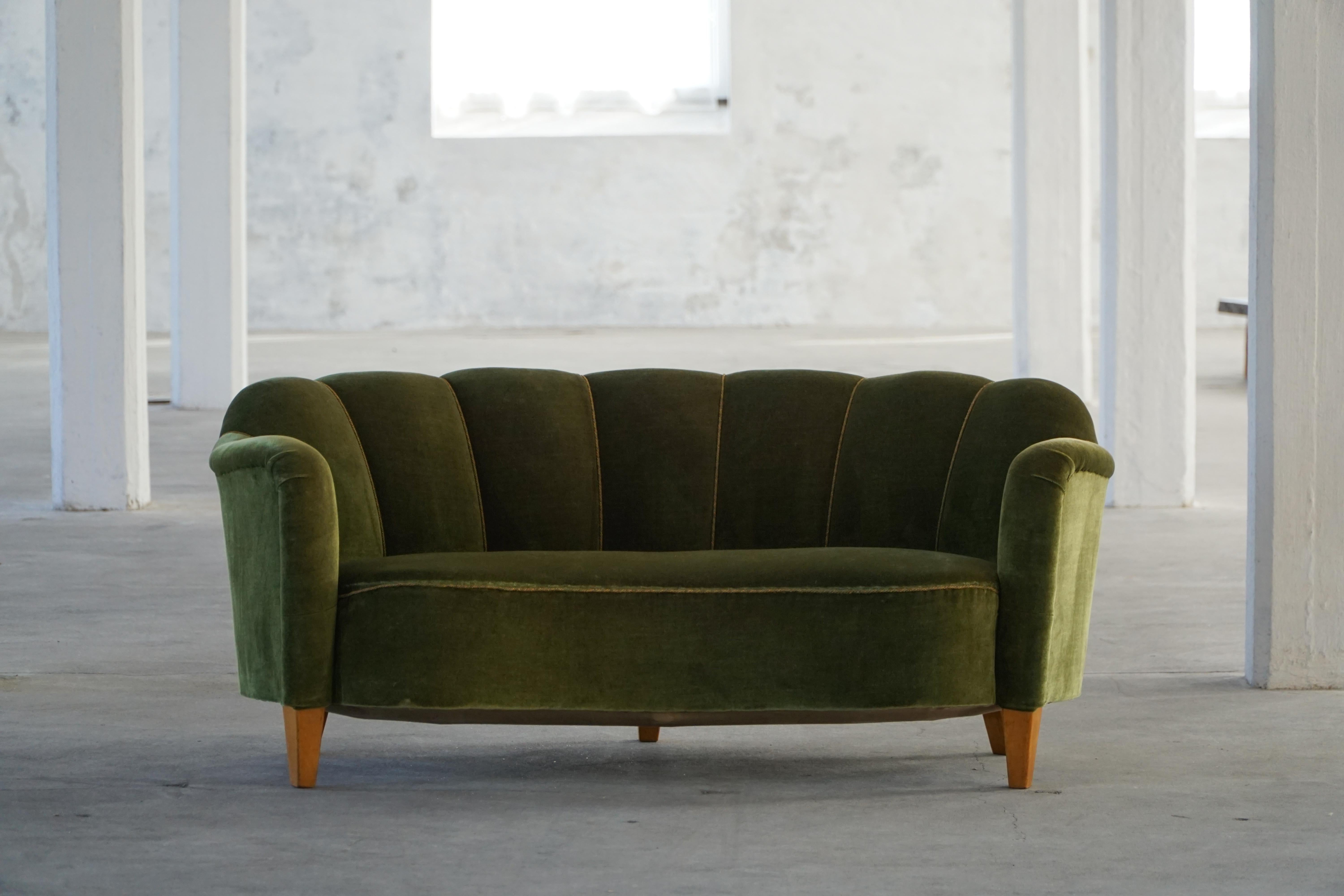 Tessuto Curved Art Deco Sofa in Green Velour, Swedish Modern, 1940s in vendita