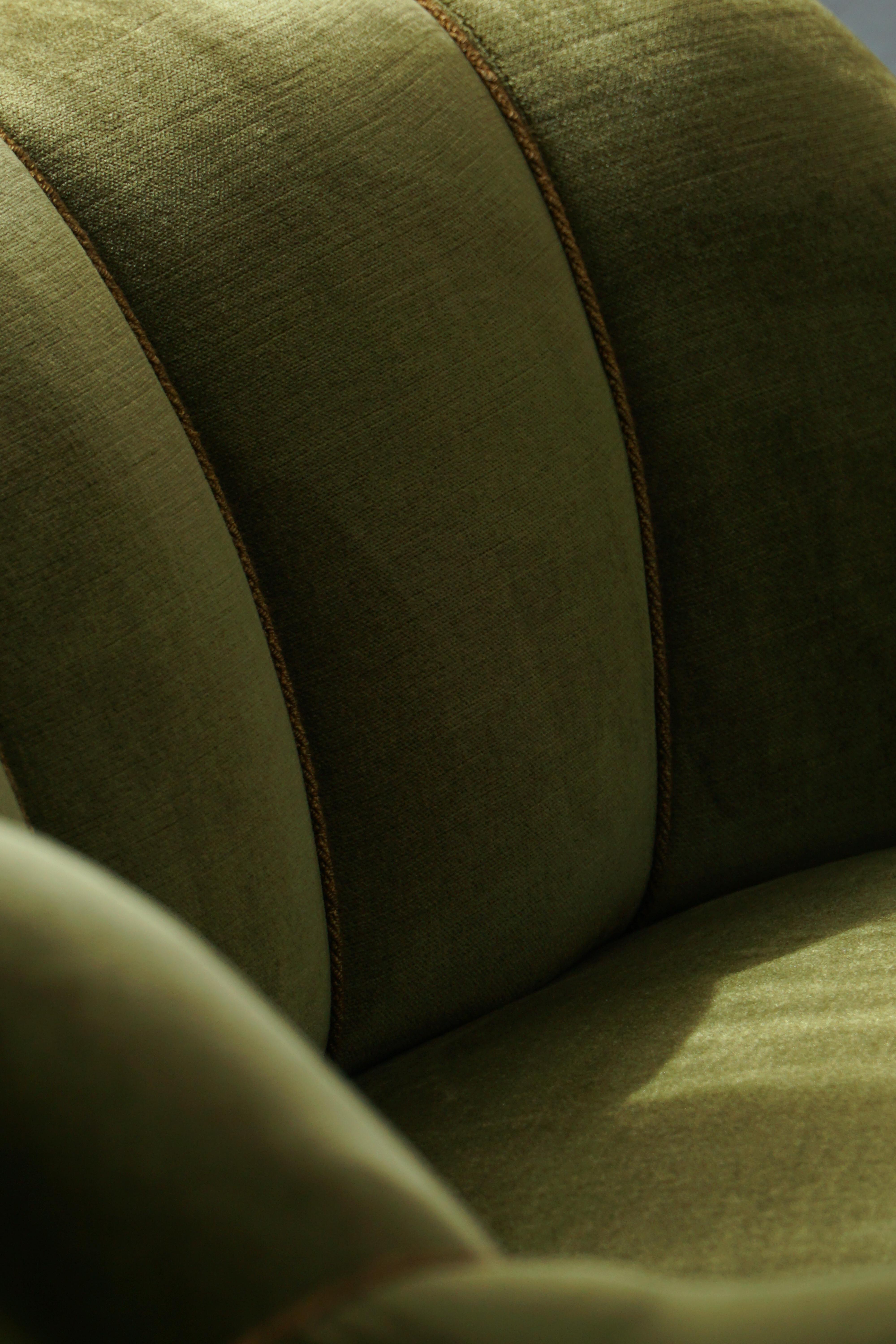 Curved Art Deco Sofa in Green Velour, Swedish Modern, 1940s in vendita 2