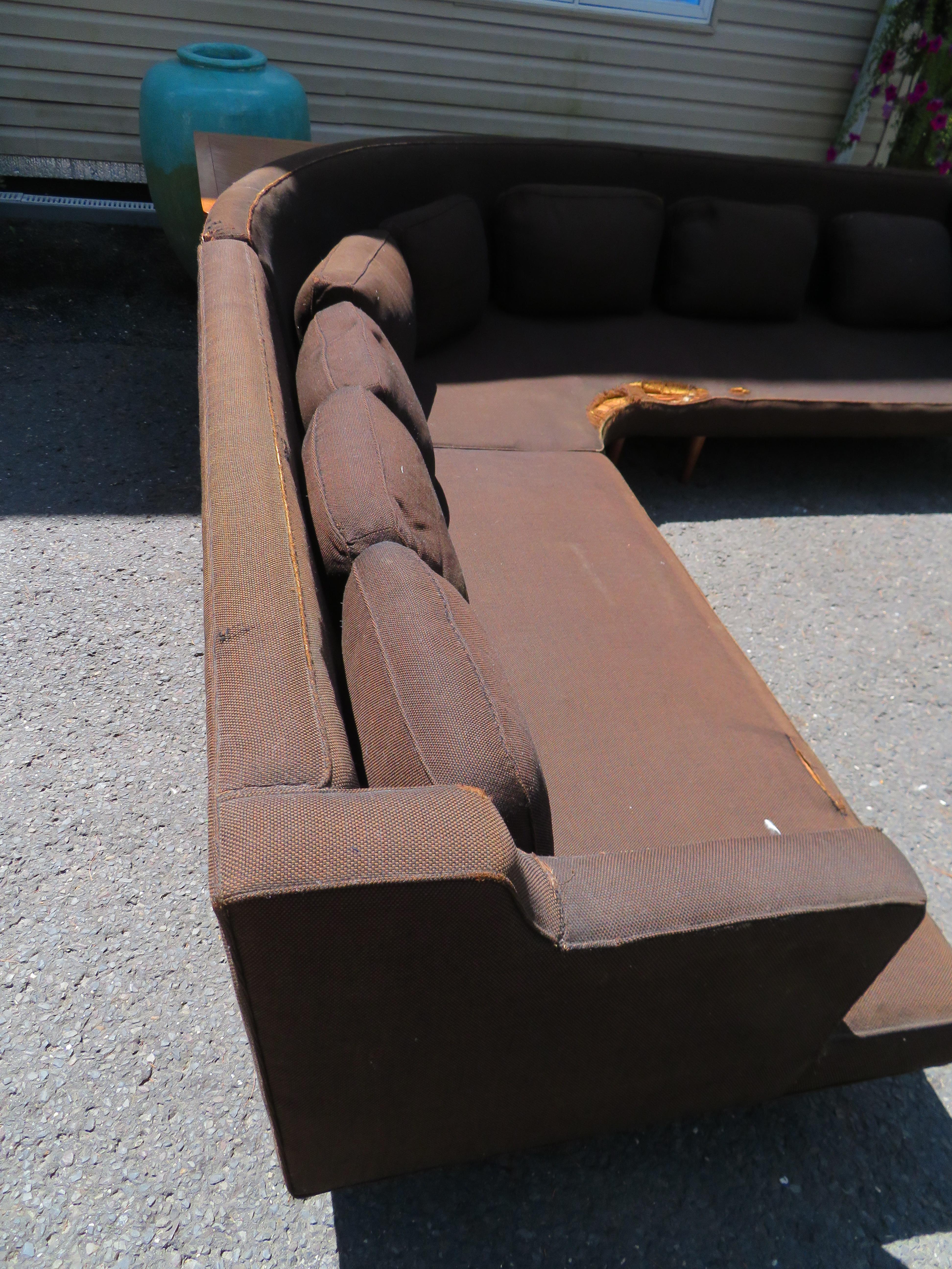 2 Stück Harvey Probber Stil Sofa-Sektionstisch mit geschwungener Rückenlehne, Mid-Century Modern im Zustand „Relativ gut“ im Angebot in Pemberton, NJ