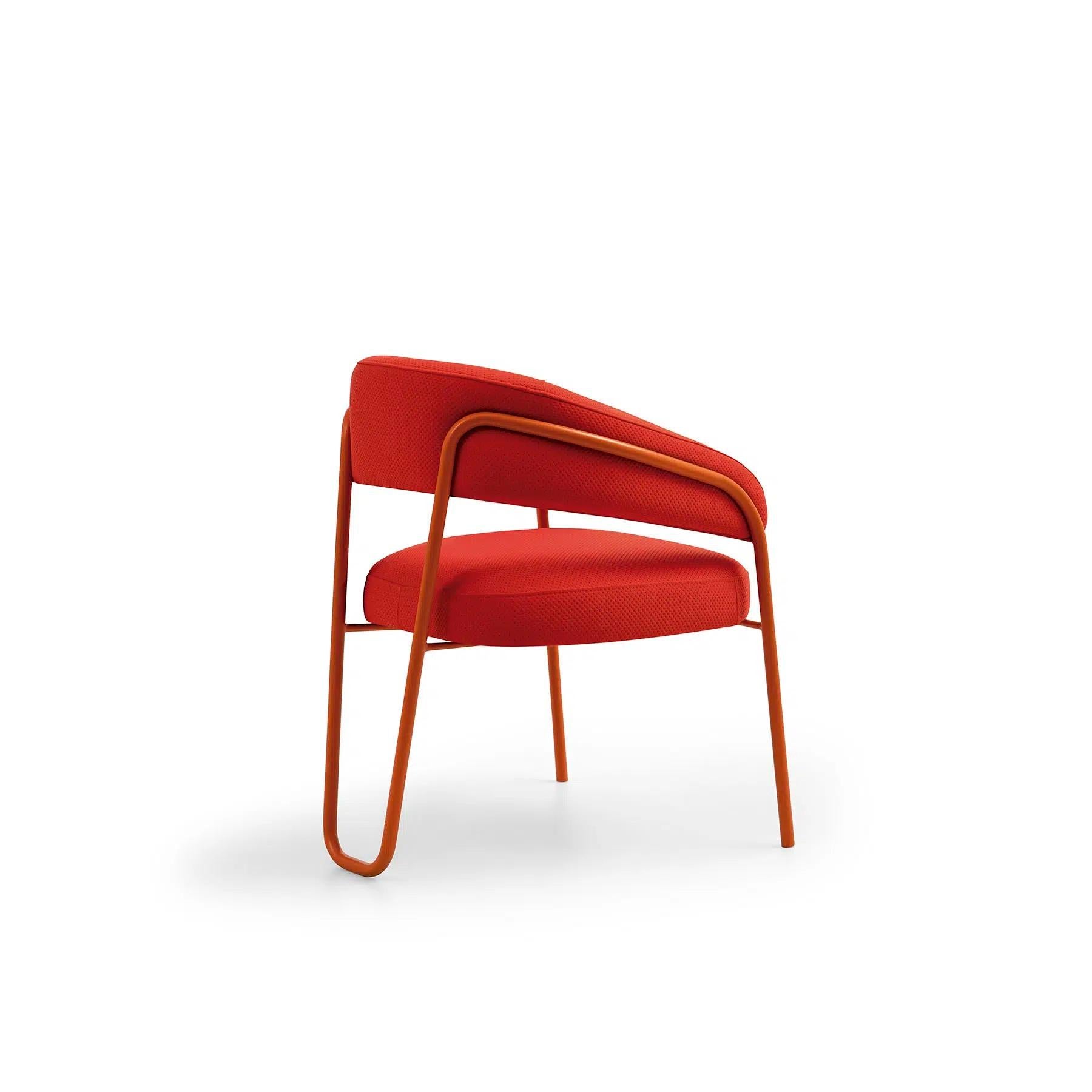 Sillón de Respaldo Curvo con Elegante Estructura Metálica y Tapizado Bouclé-Sergio López Metal en venta