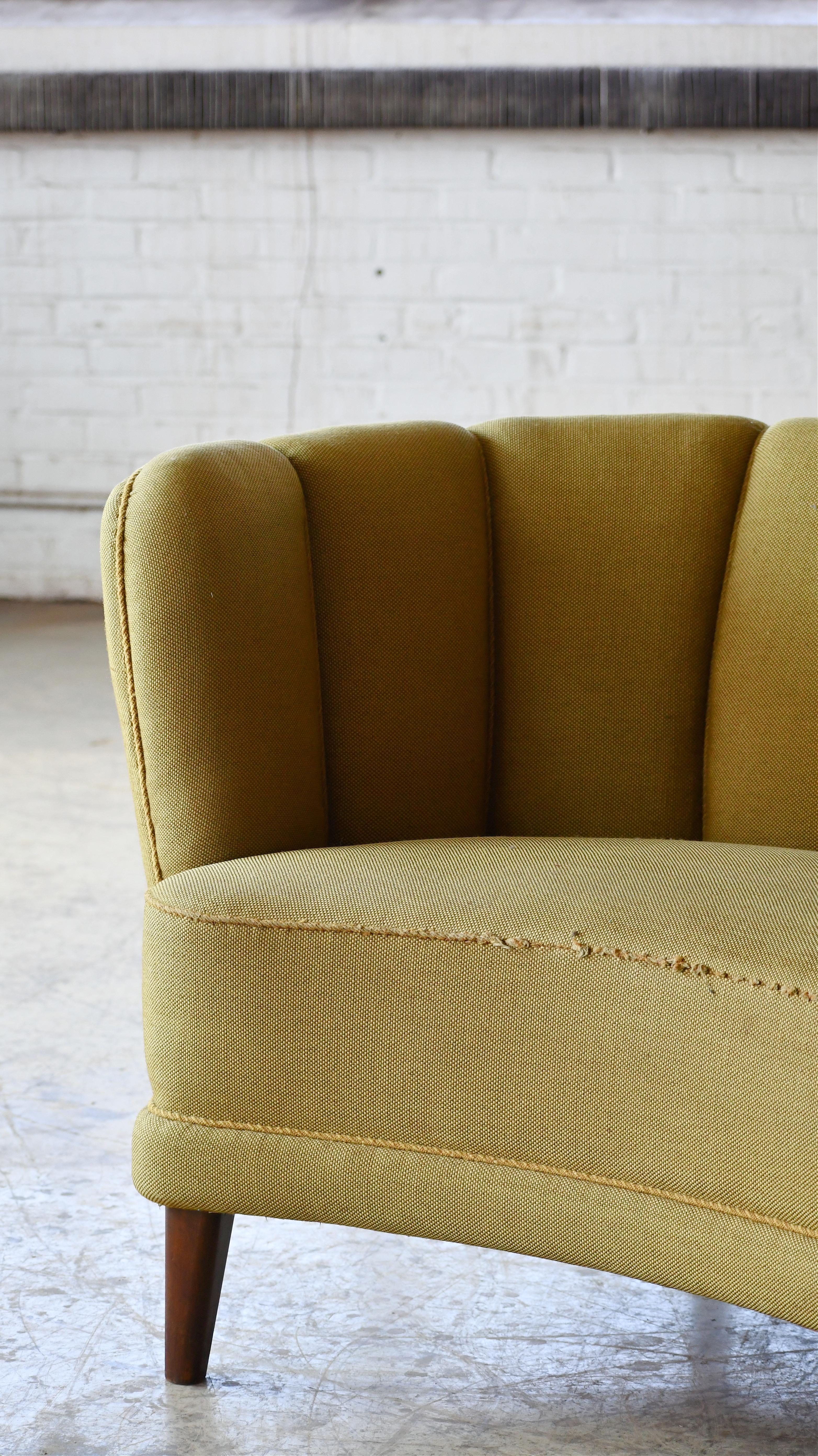 Curved Banana Shape Loveseat or Sofa in Two-Tone Wool, Denmark, 1940s For Sale 3