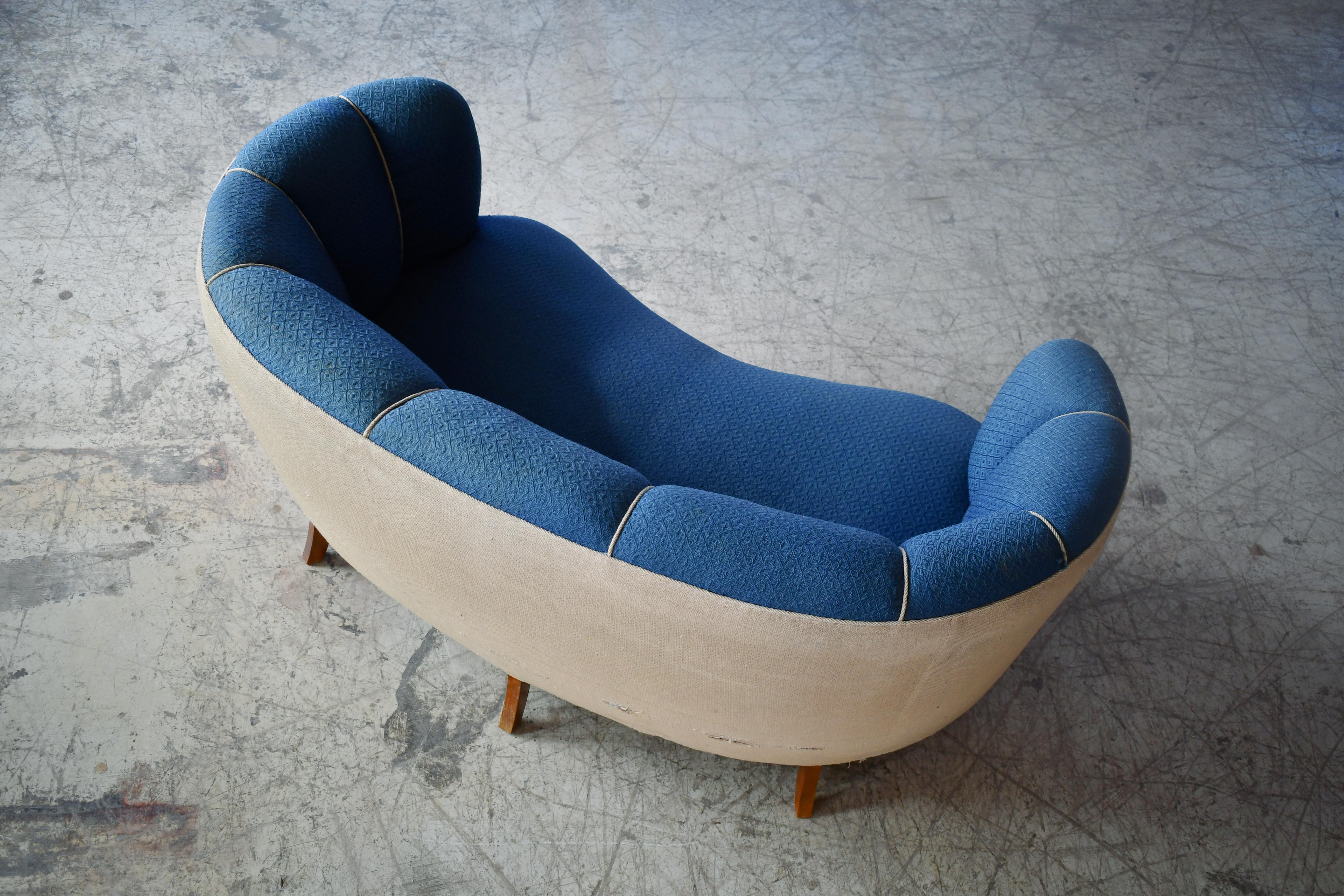 curved love seat