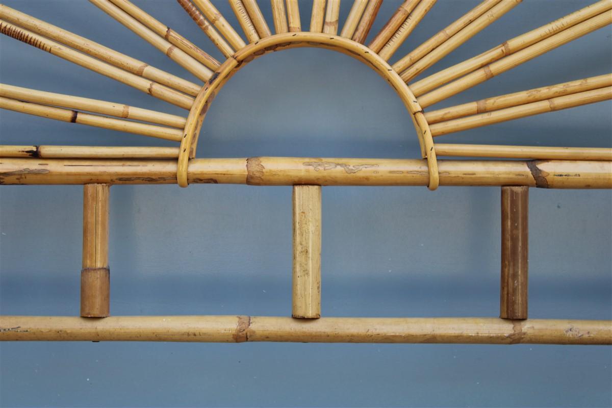 Milieu du XXe siècle Coronas de lit couronnées de design italien en bambou massif du milieu du siècle, années 1950 en vente