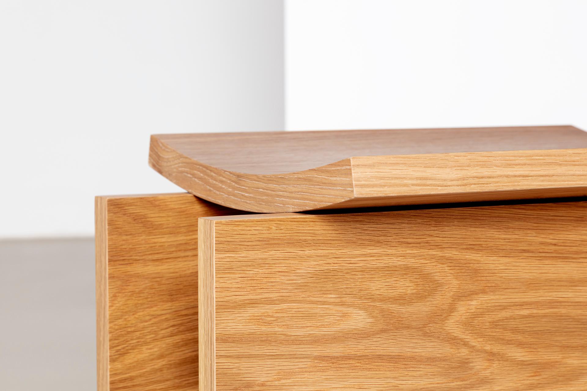 International Style Panca curva, piccola, di RAIN, Panca contemporanea, Wood Oak laminato in vendita