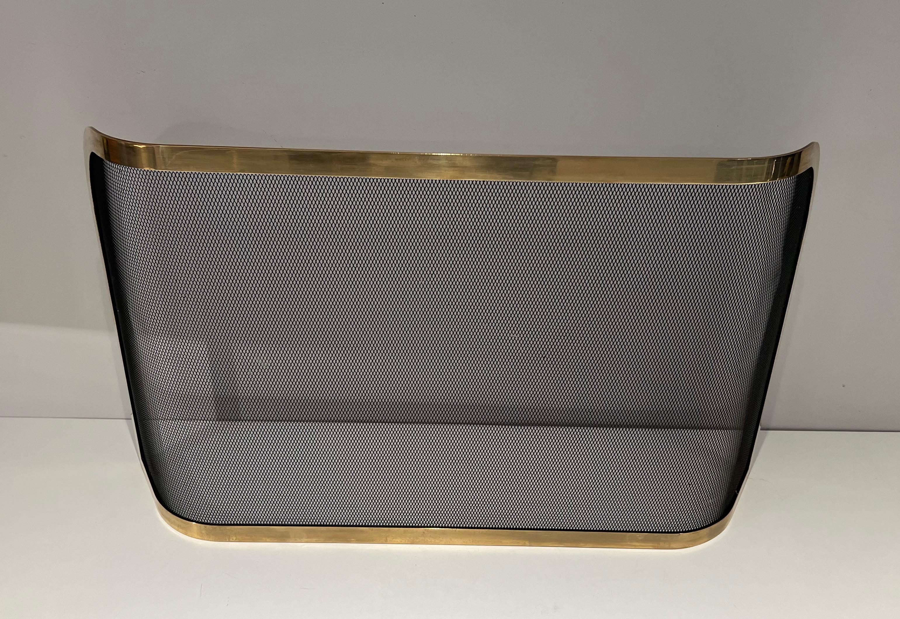 Mid-Century moderno Paravento curvo per caminetto in ottone e griglia in vendita