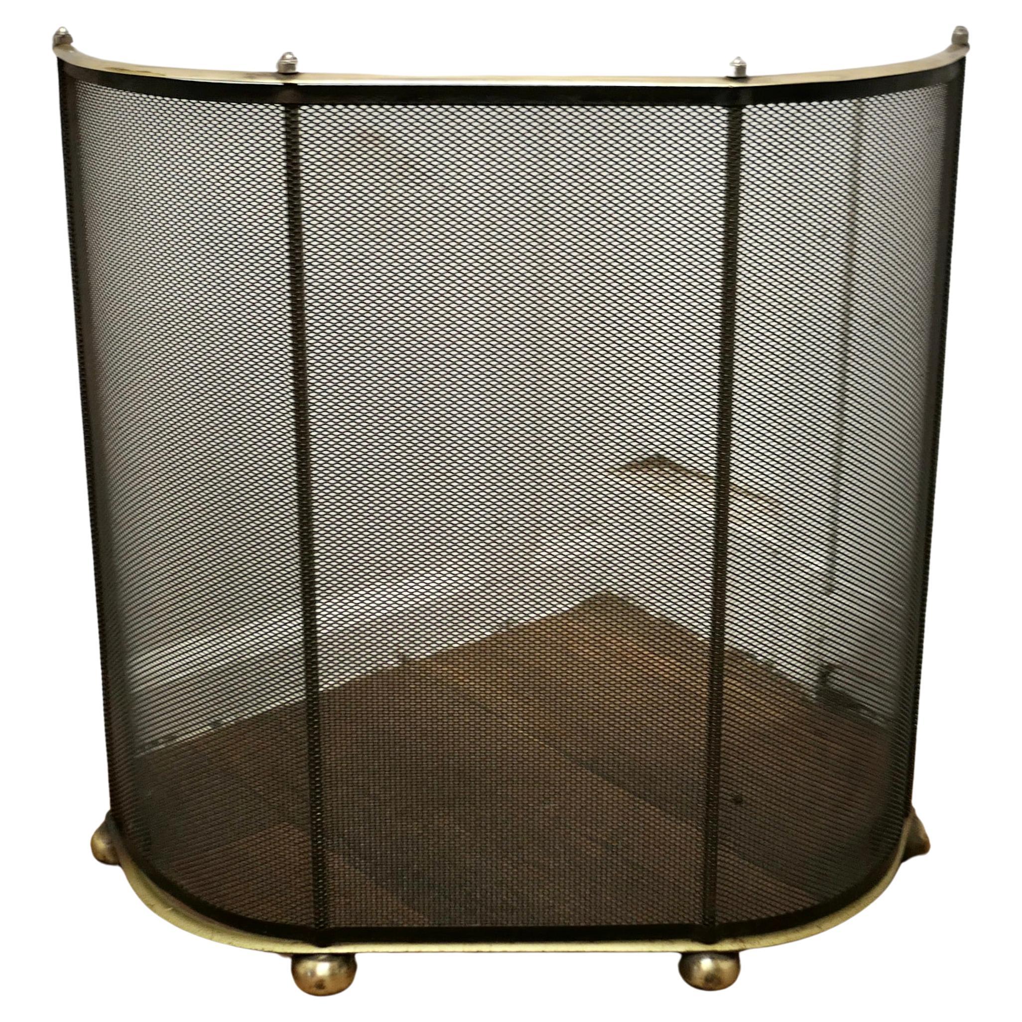  Curved Brass and Iron Nursery Fire Guard    For Sale