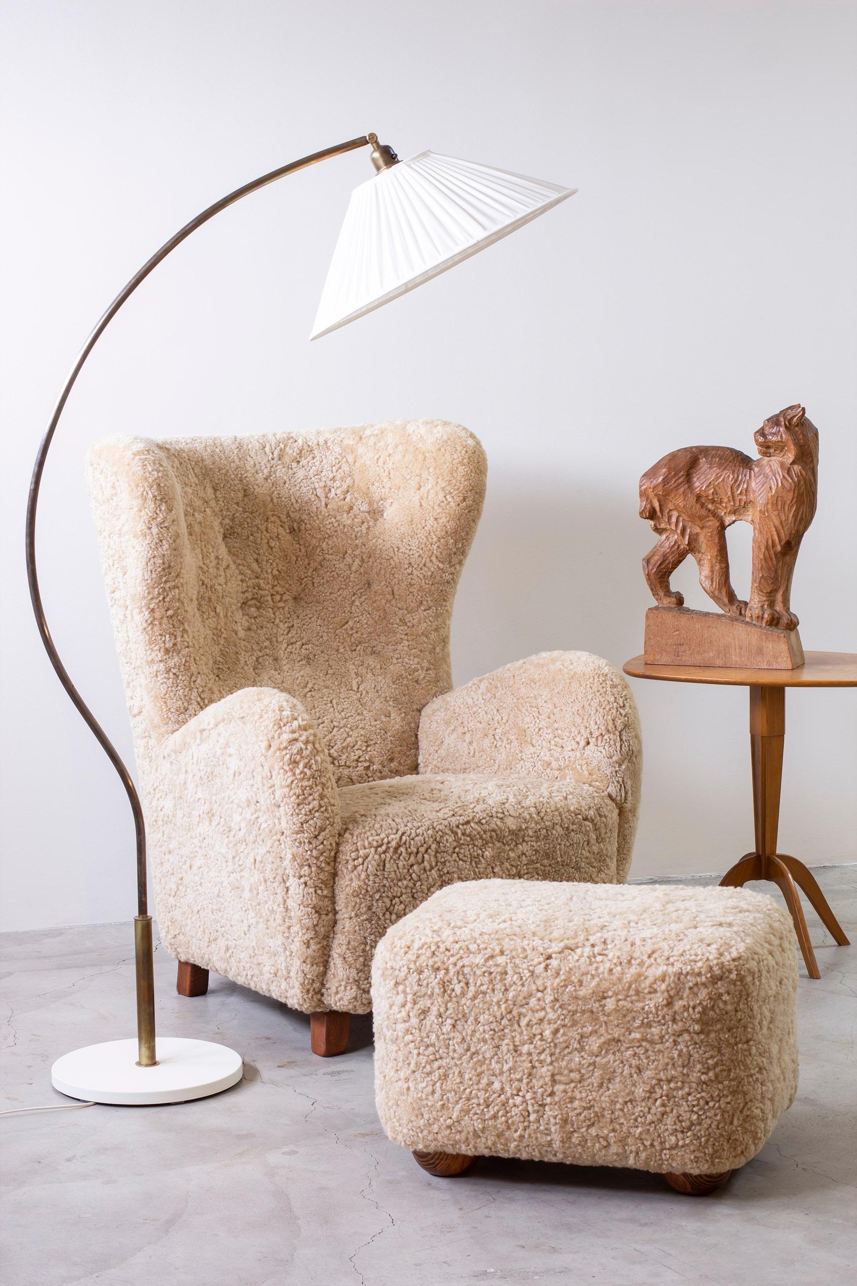 Mid-20th Century Curved brass floor lamp model A4955 produced in Sweden by ASEA belysning For Sale