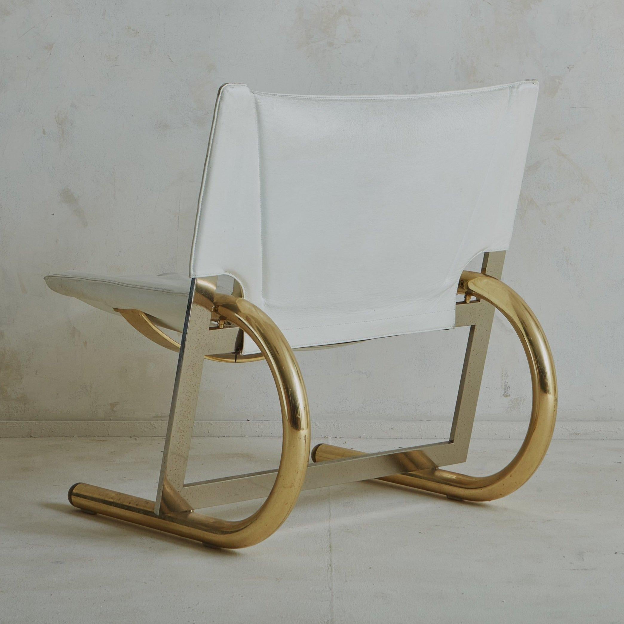 Modern Curved Brass Frame Sling Chair in Original White Leather, Italy 1970s For Sale