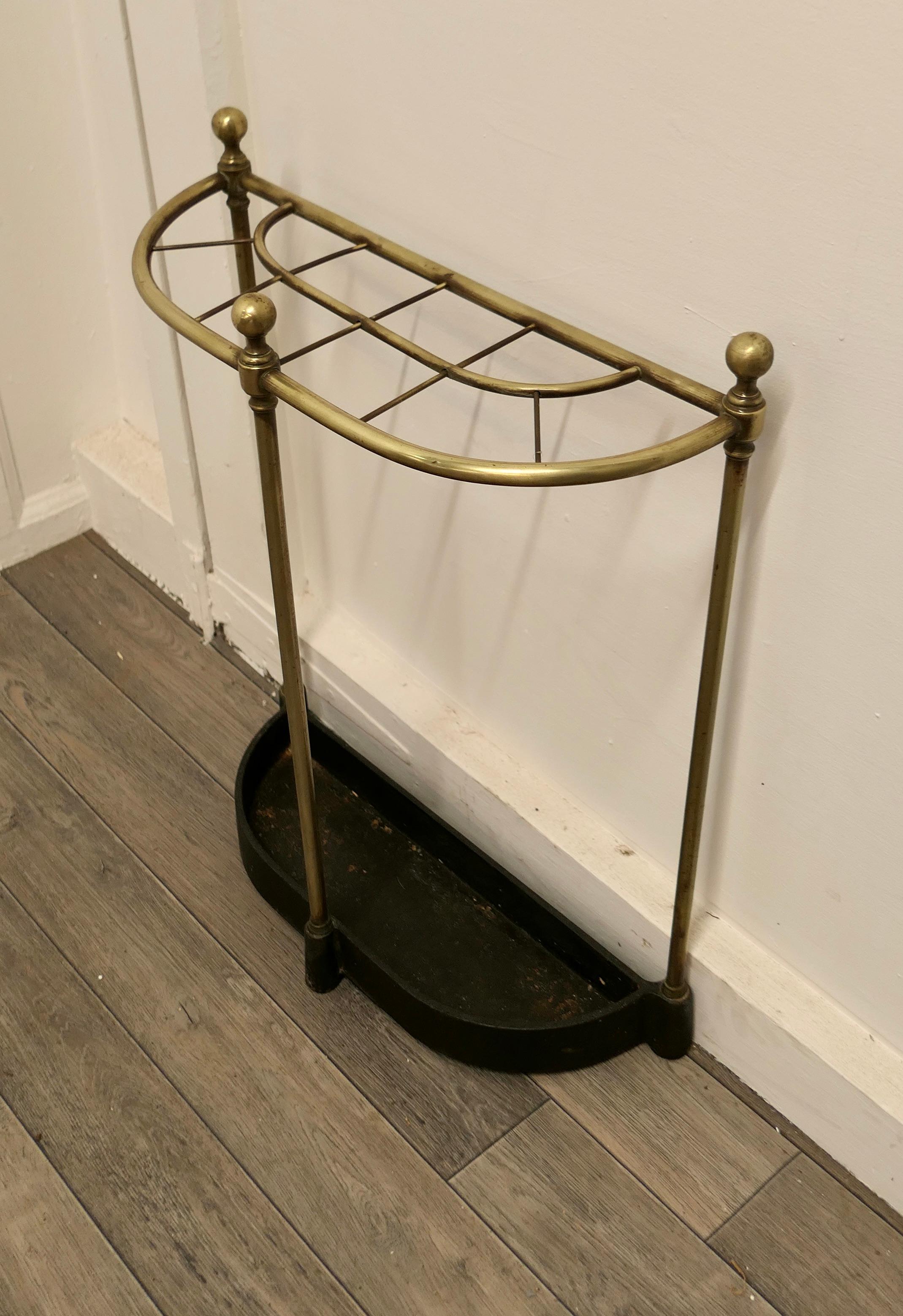 Curved Brass & Iron Stick Stand or Umbrella Stand In Good Condition For Sale In Chillerton, Isle of Wight