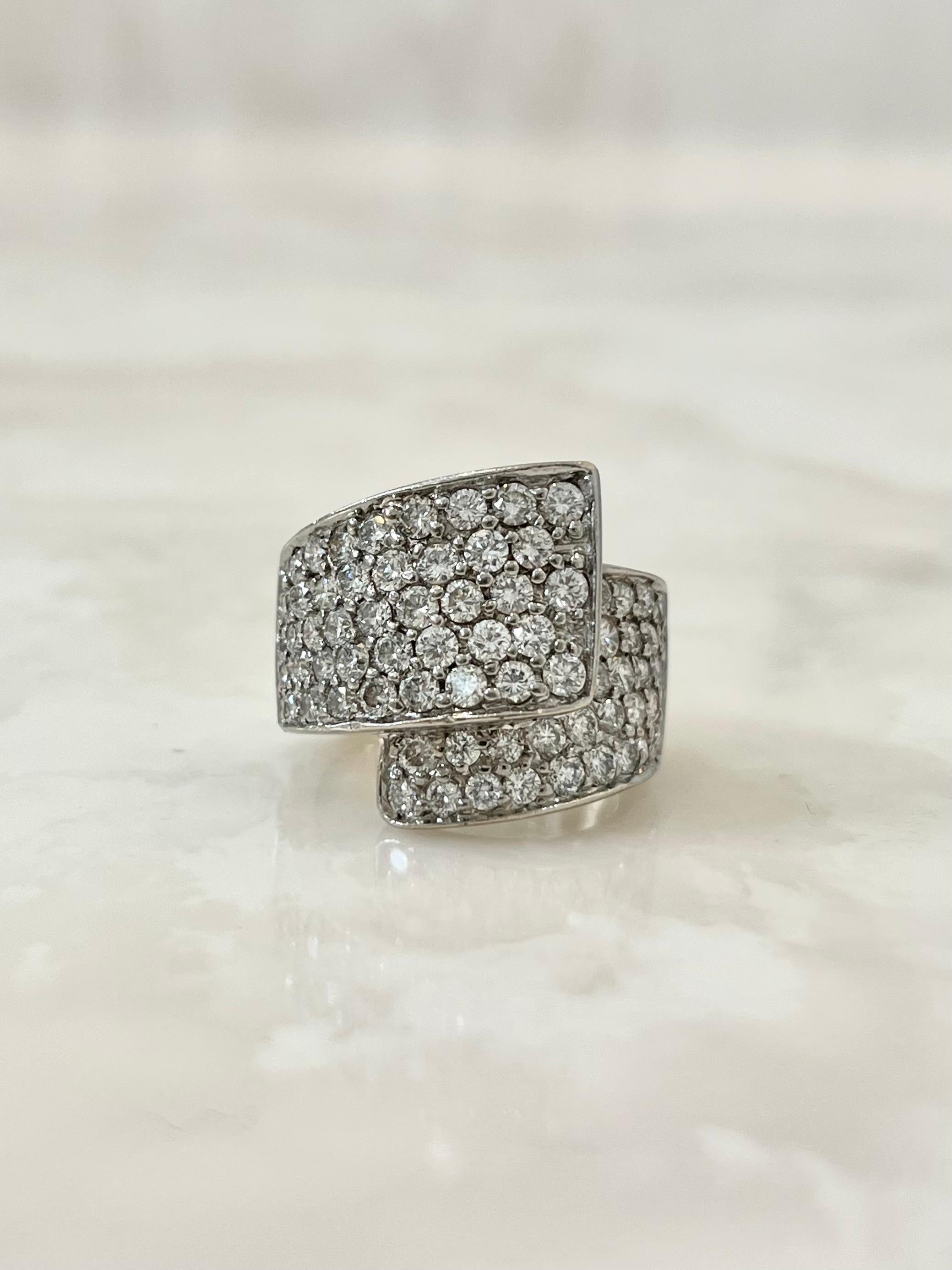 Curved Bypass Natural Round Diamond Pave Overlap Ring in 14k White Gold In New Condition For Sale In Miami, FL