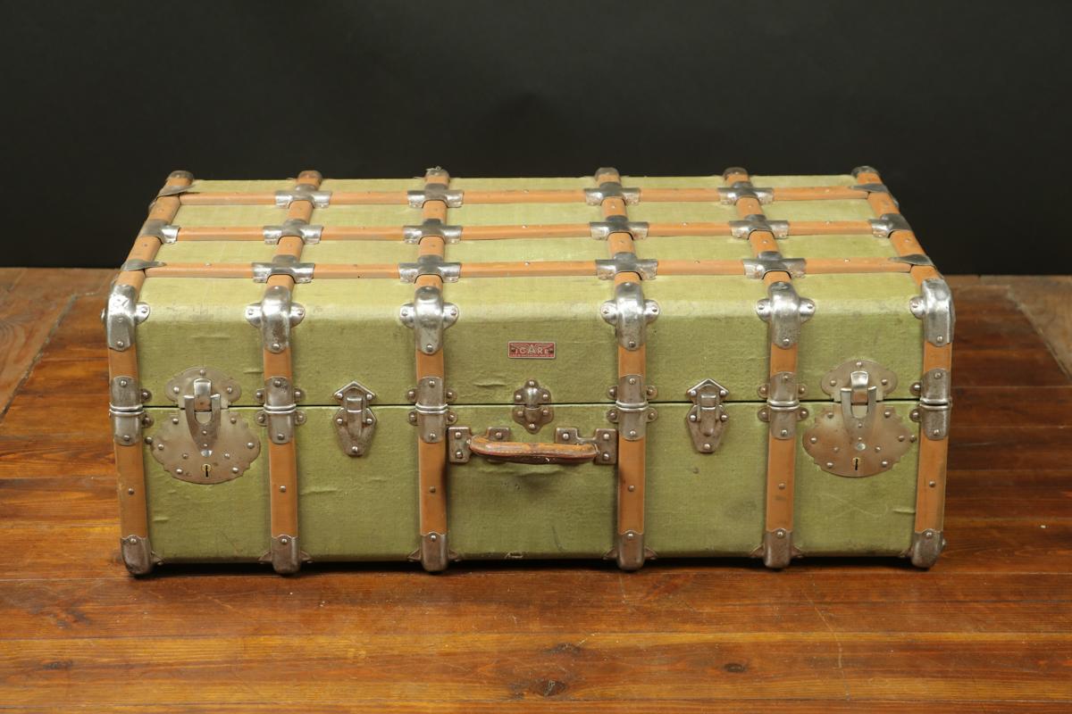 Curved cabin trunk with cross wood
A particular structure with many metal
Reinforcement slats in beech
Poplar structure.