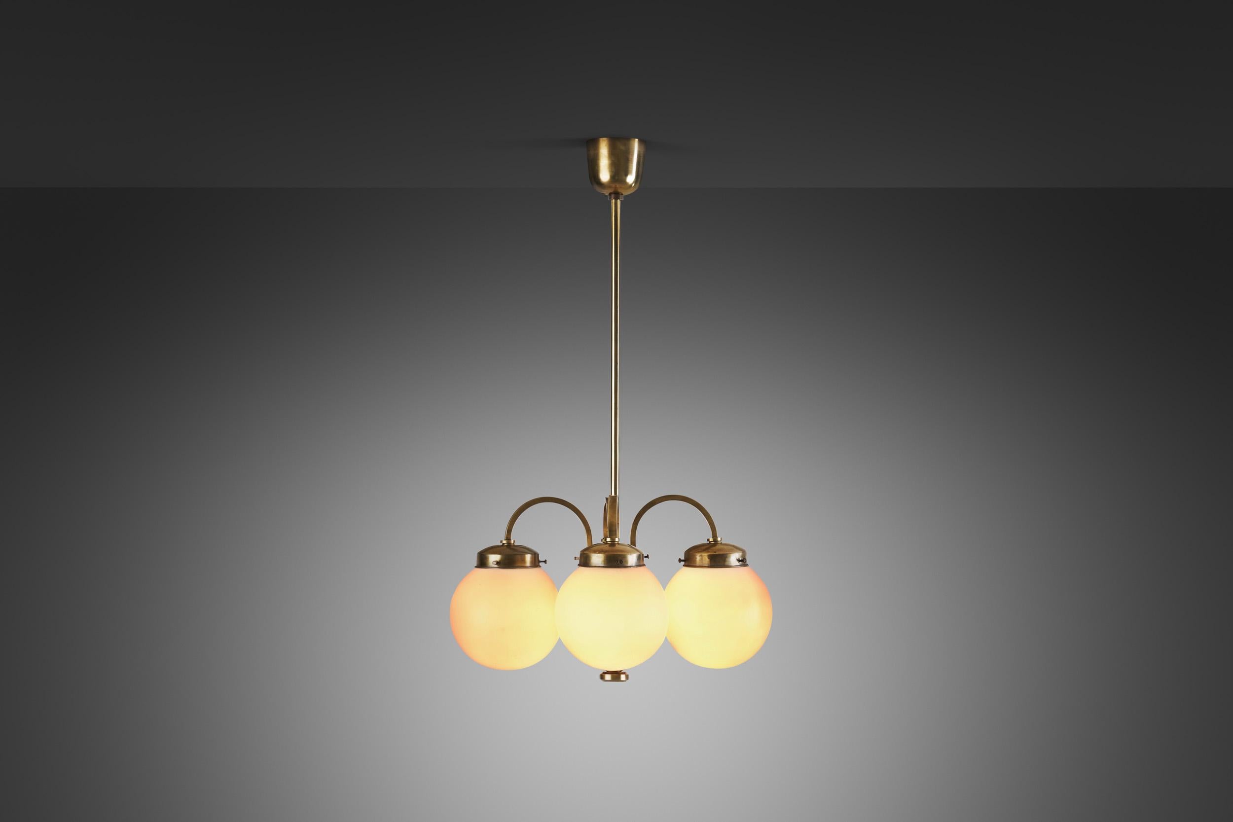 Materials were key elements of modern lighting design, and nothing speaks mid-century modern more than the combination of metals, such as brass and glass. At its most basic level, mid-century modern designs are known for their sleek lines with