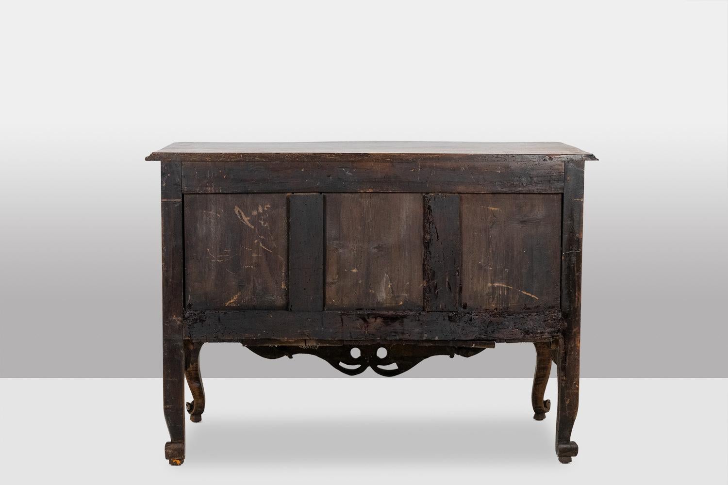 Curved chest of drawers, known as a Nîmoise, in walnut, with two drawers. 18th c en venta 5