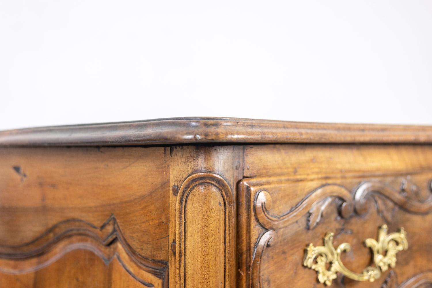 Curved chest of drawers, known as a Nîmoise, in walnut, with two drawers. 18th c en Bueno estado para la venta en Saint-Ouen, FR