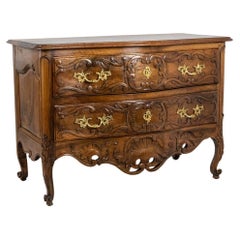 Curved chest of drawers, known as a Nîmoise, in walnut, with two drawers. 18th c