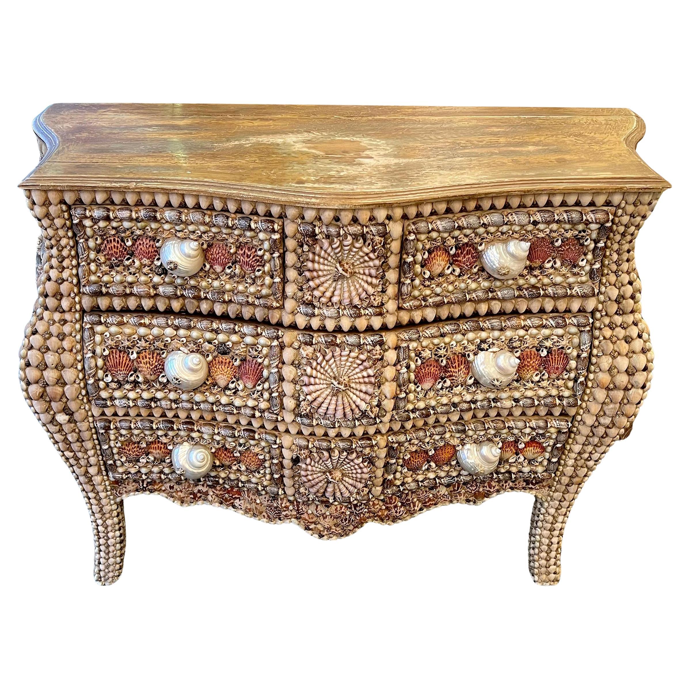 Commode cintrée en coquillages France, vers 1990 en vente