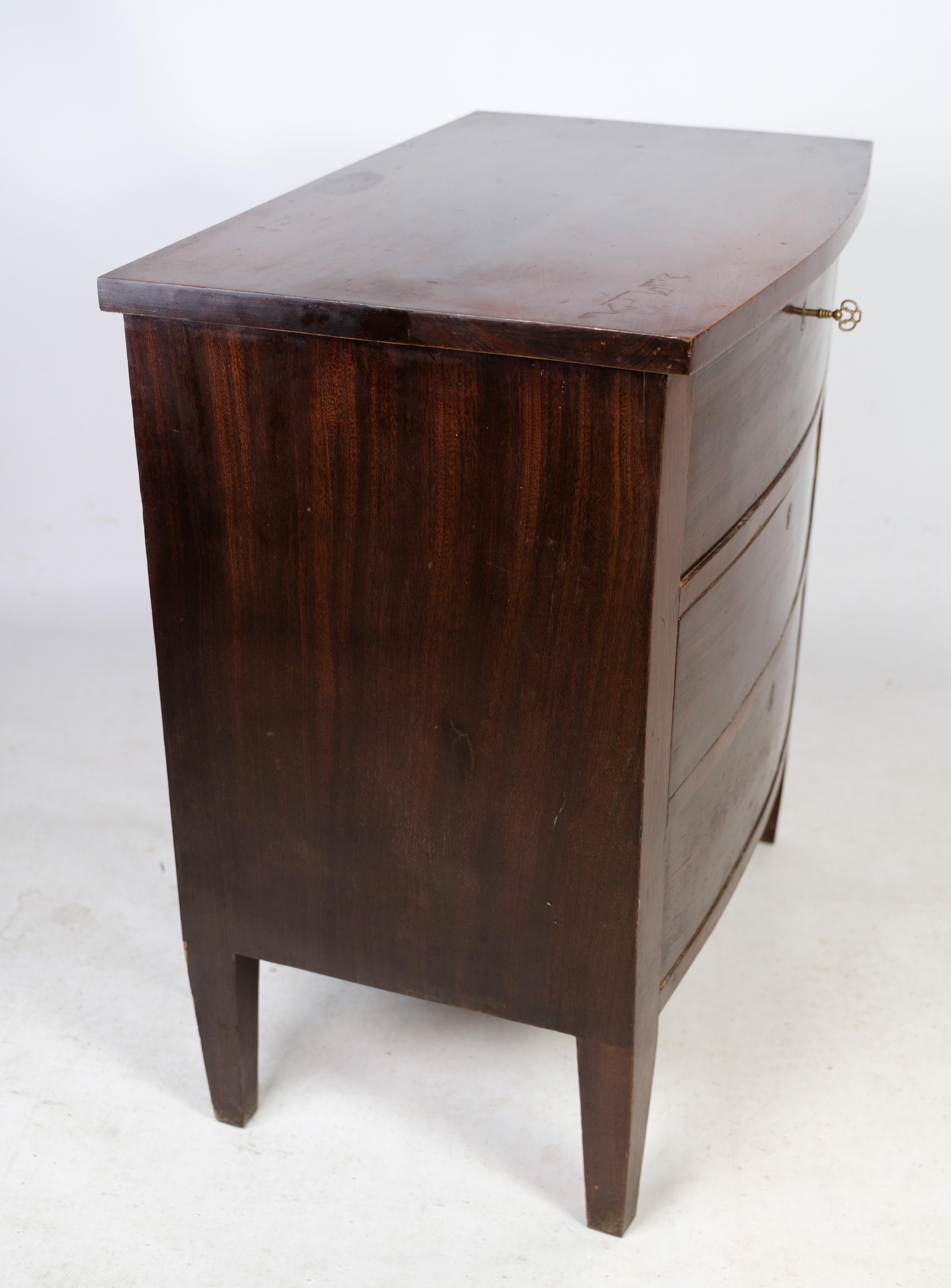 Curved Chest of Drawers, Mahogany, Three Drawers, 1890 In Good Condition For Sale In Lejre, DK