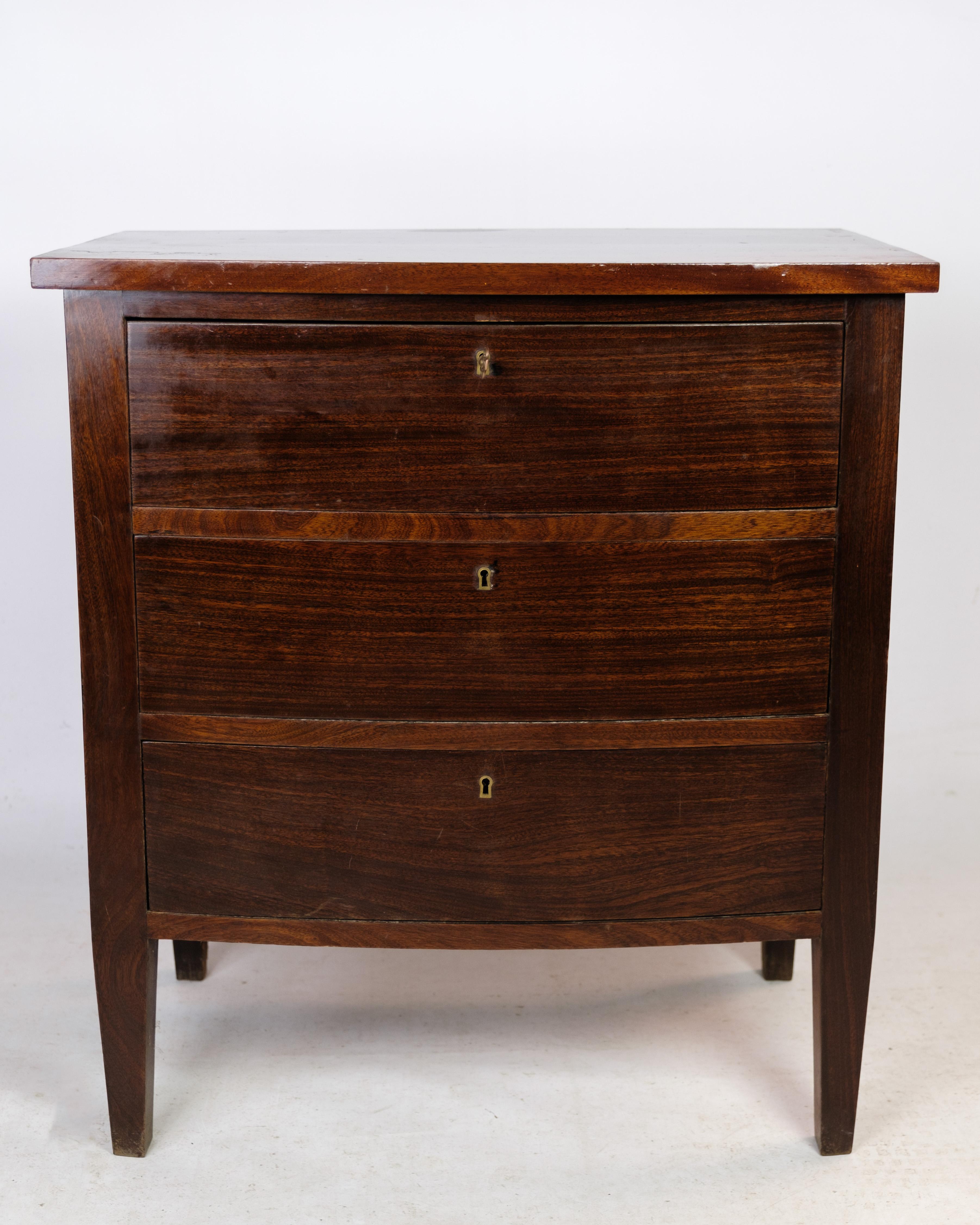 Fine XIX secolo Cassettiera curva a 3 cassetti in mogano del 1890 in vendita