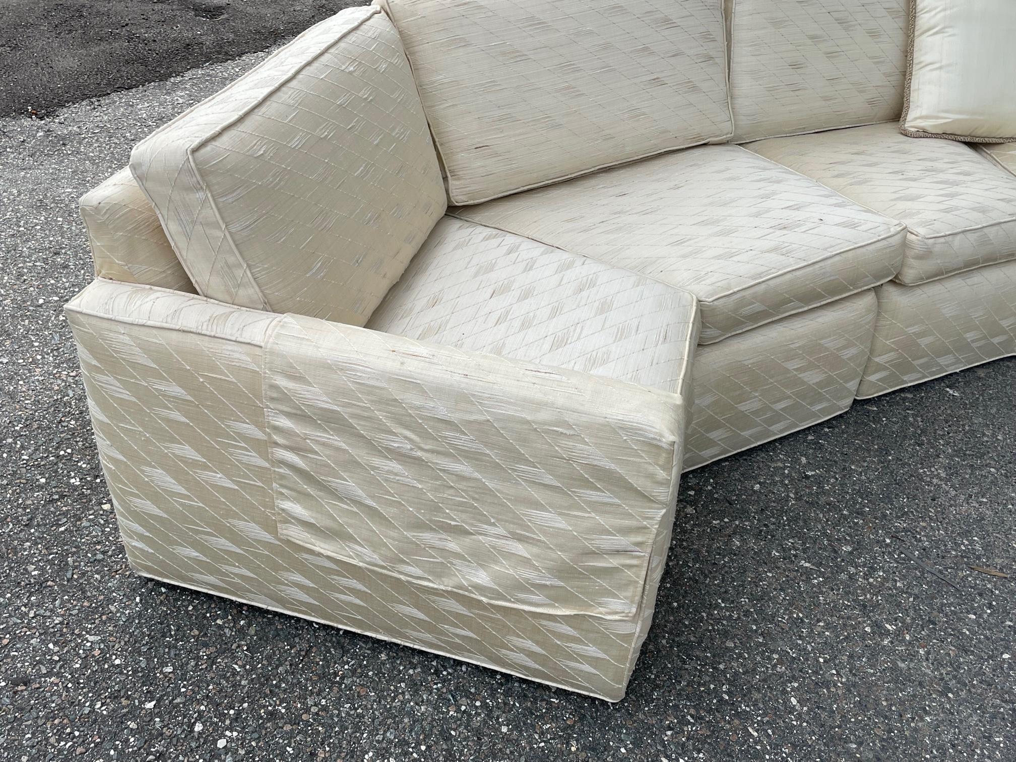 Gebogenes, kreisförmiges Sofa in der Art von Milo Baughman (Hollywood Regency) im Angebot