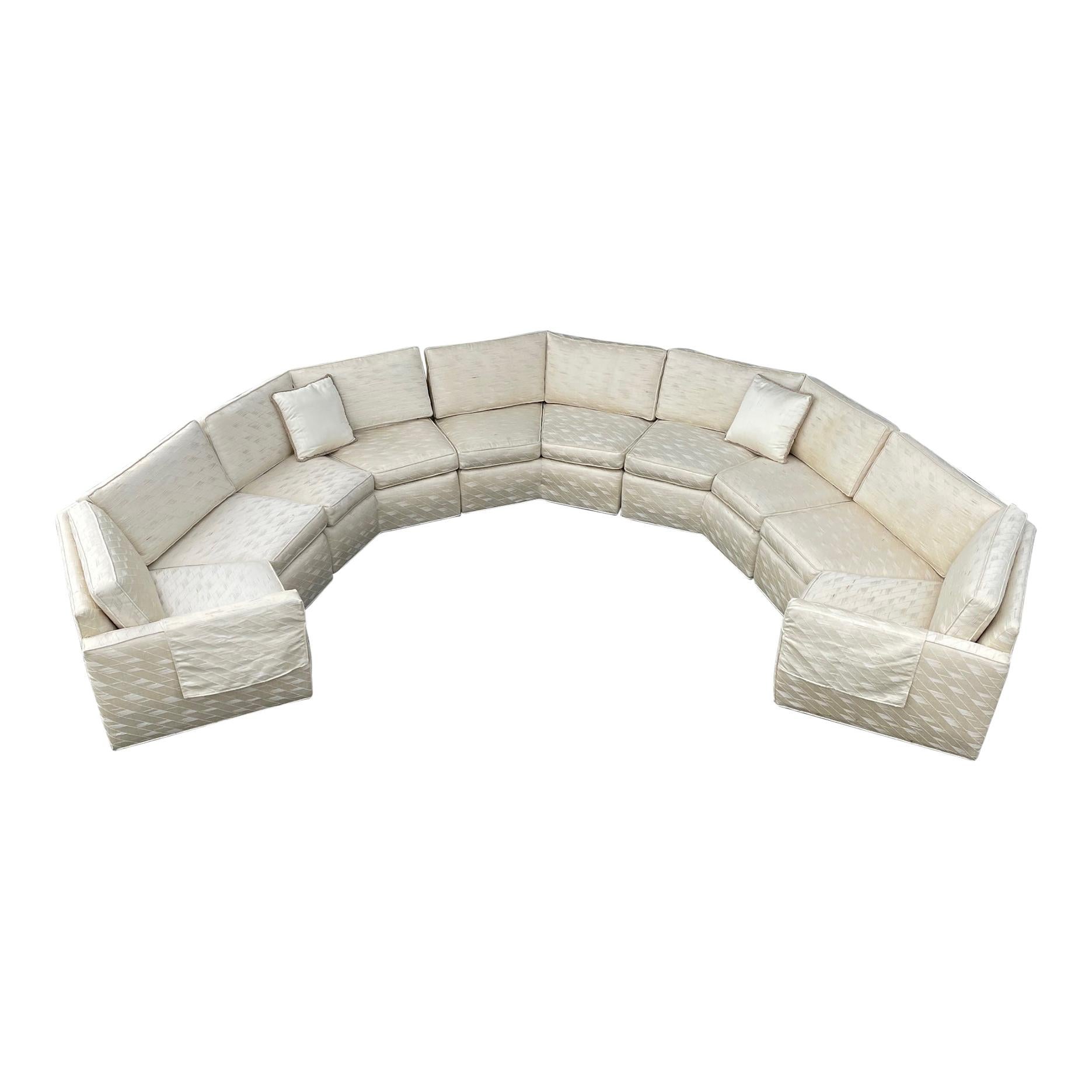 Gebogenes, kreisförmiges Sofa in der Art von Milo Baughman im Angebot