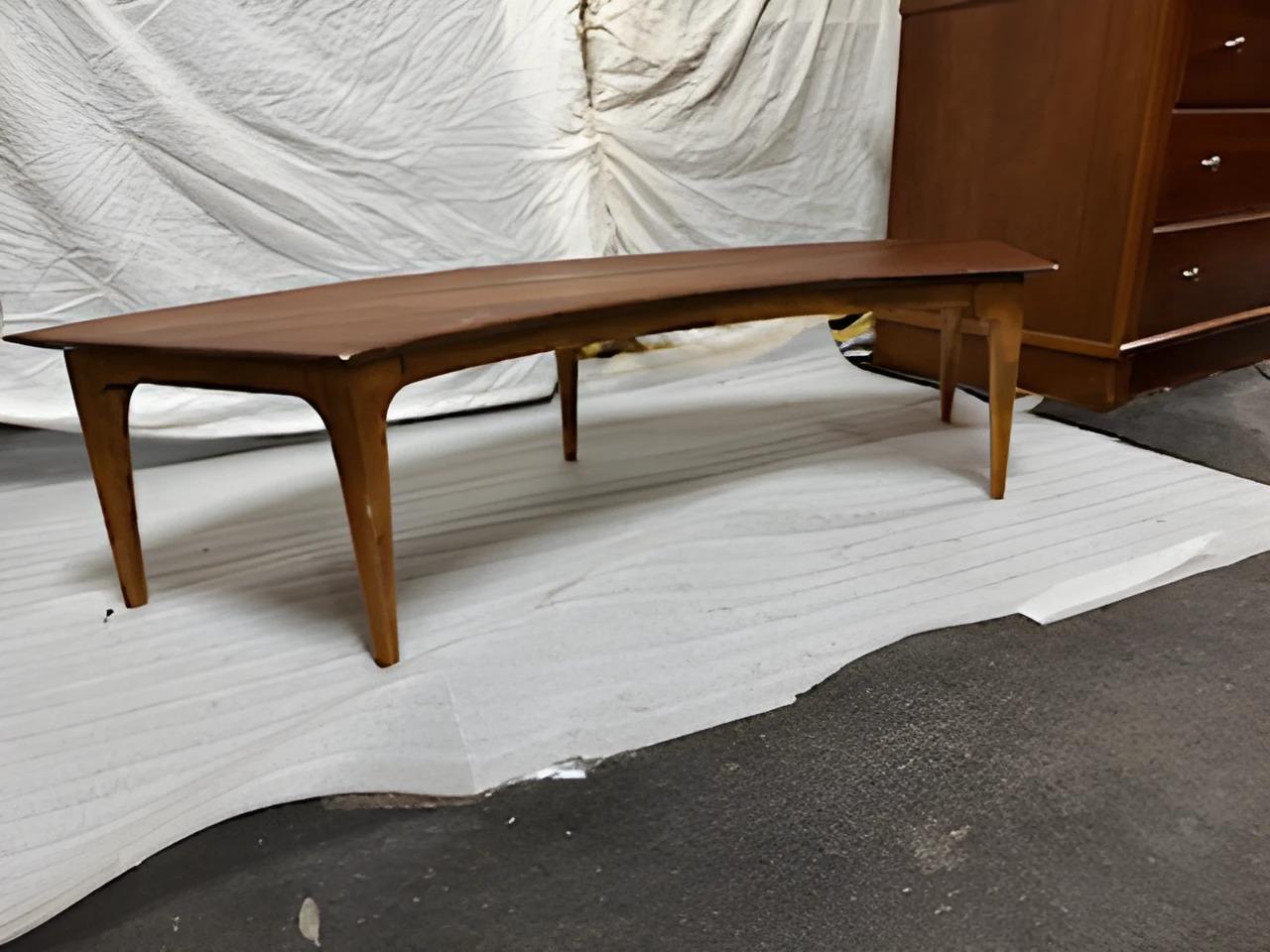 Mid century Modern vintage geschwungener Couchtisch im Angebot 1