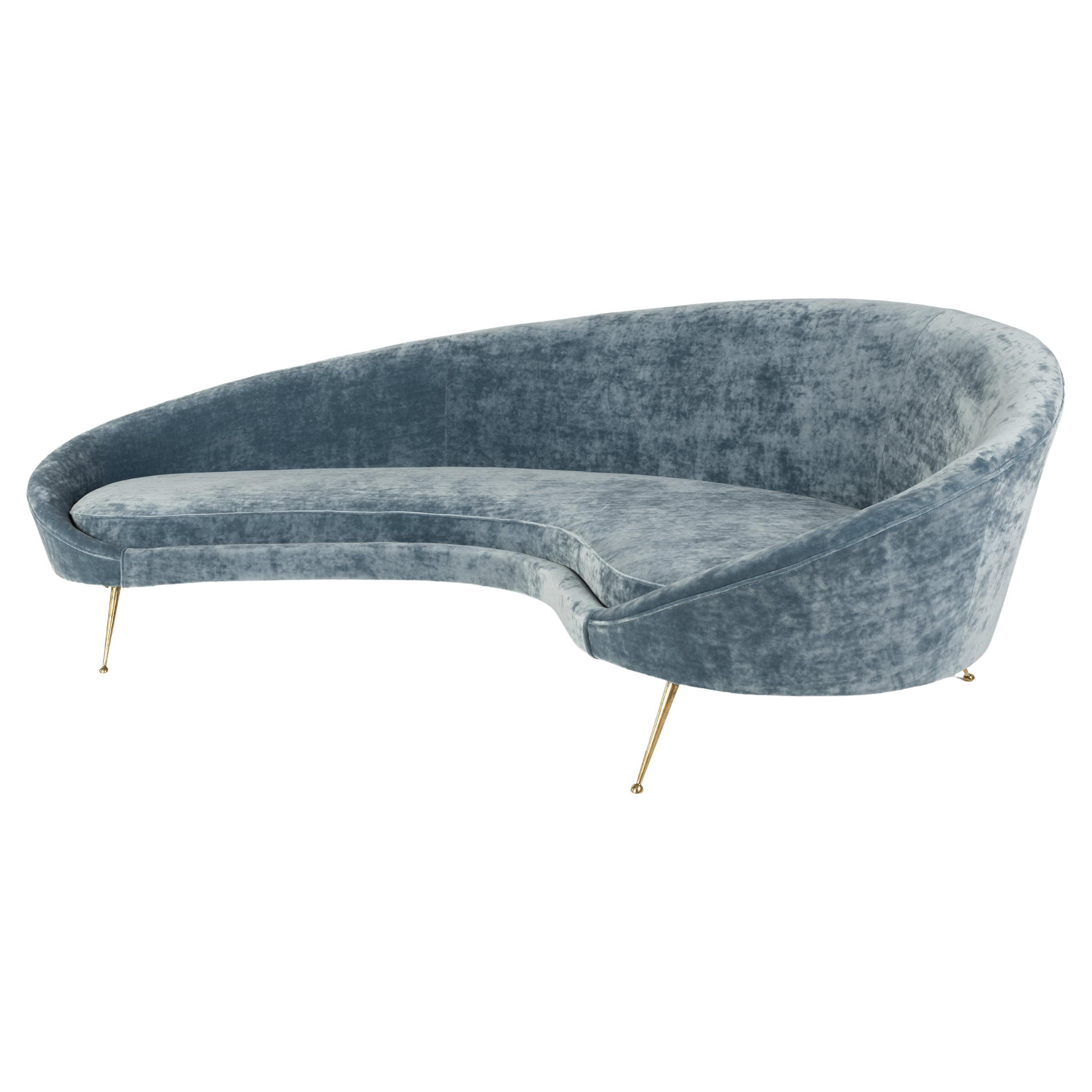 Curved "Comma" Italian sofa in blue velvet in the style of Ico Parisi