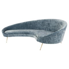 Curved "Comma" Italian sofa in blue velvet in the style of Ico Parisi
