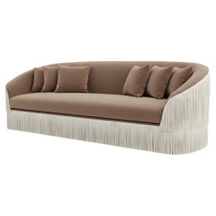 Canapé incurvé en velours Couture avec franges en soie par Munna