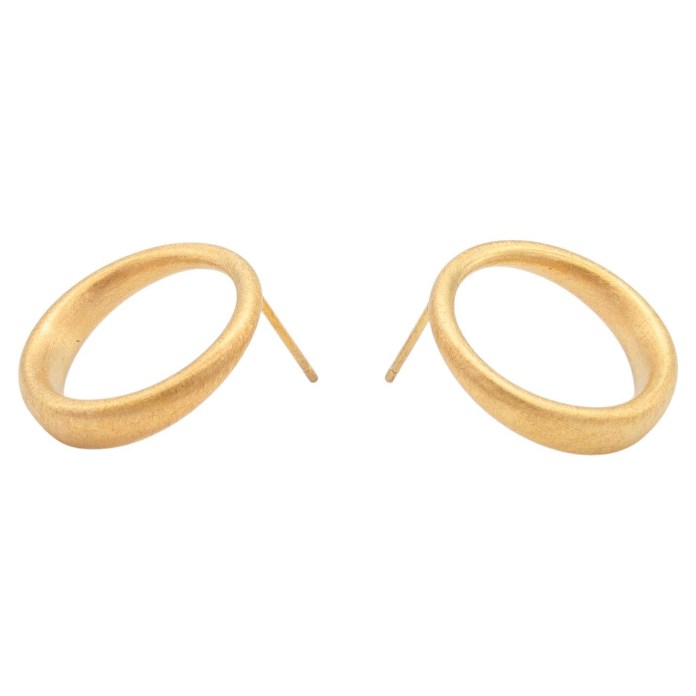 Curved Curves Framed Circle Earrings in Gold Vermeil and Silver by Sheng Zhang For Sale