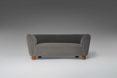 Gebogenes dänisches Banana-Sofa aus Mohair-Samt