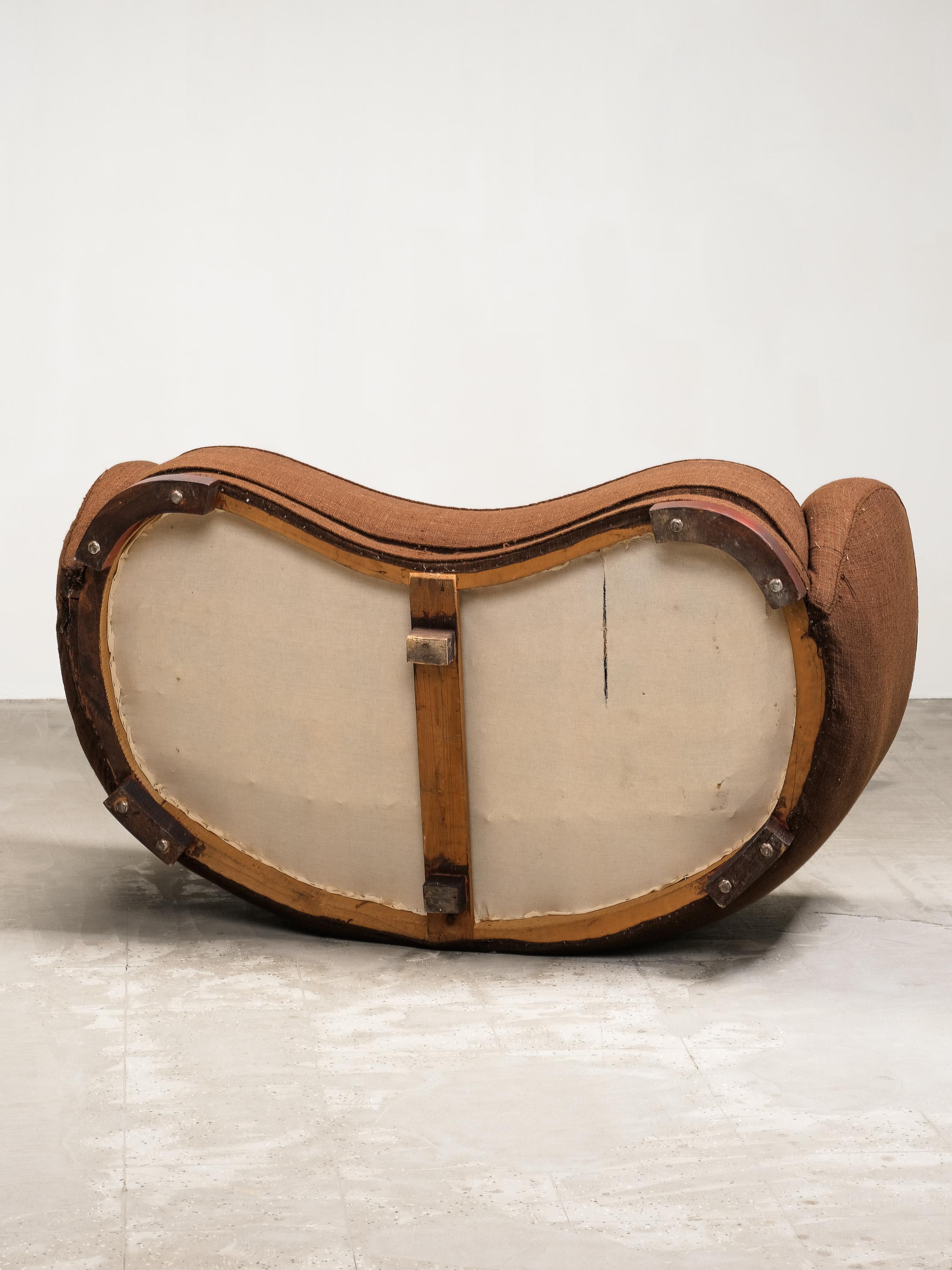 Curved Danish Modern Sofa in Original Brown Wool Upholstery, 1940s im Angebot 13