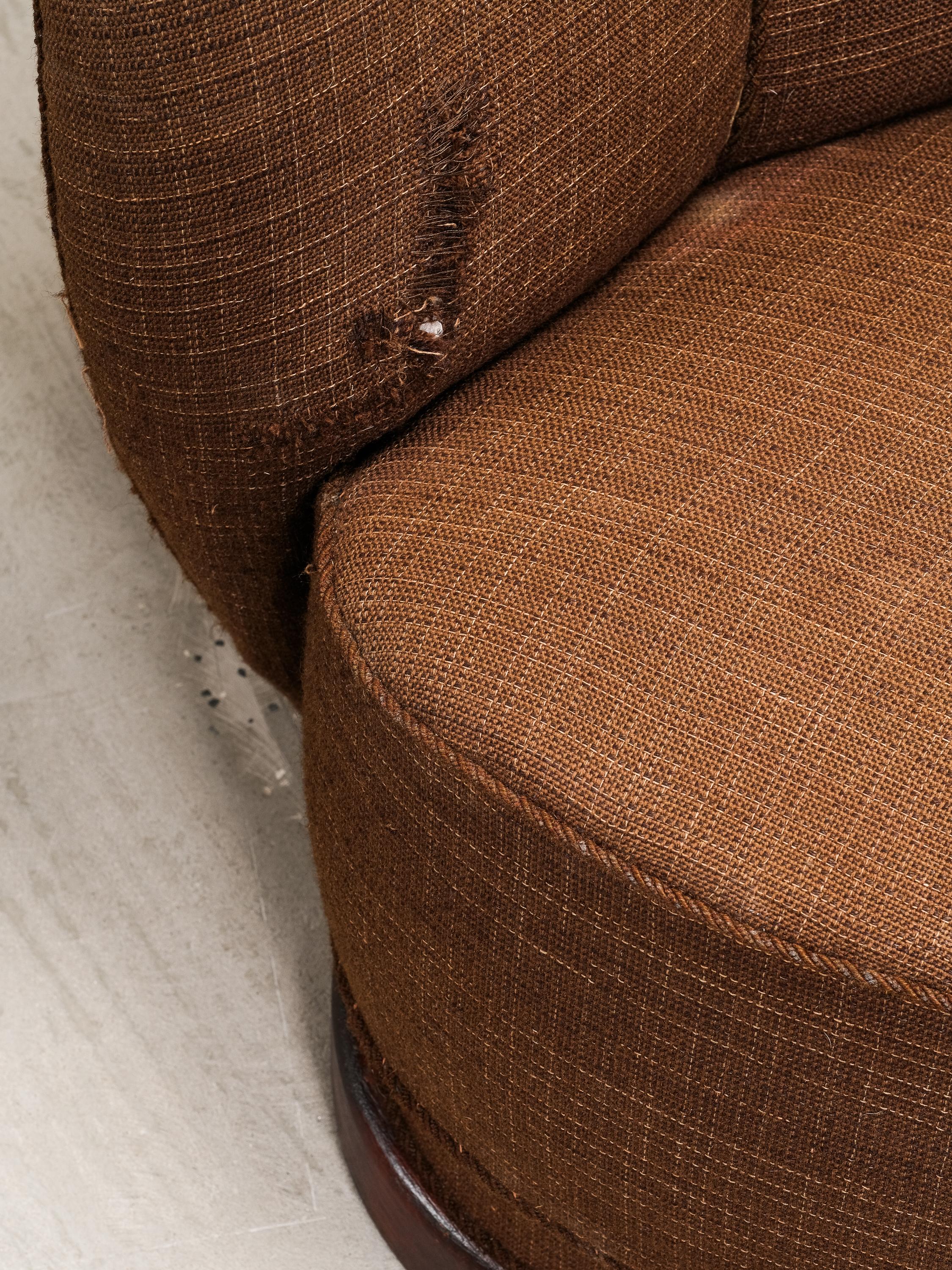 Curved Danish Modern Sofa in Original Brown Wool Upholstery, 1940s (Wolle) im Angebot
