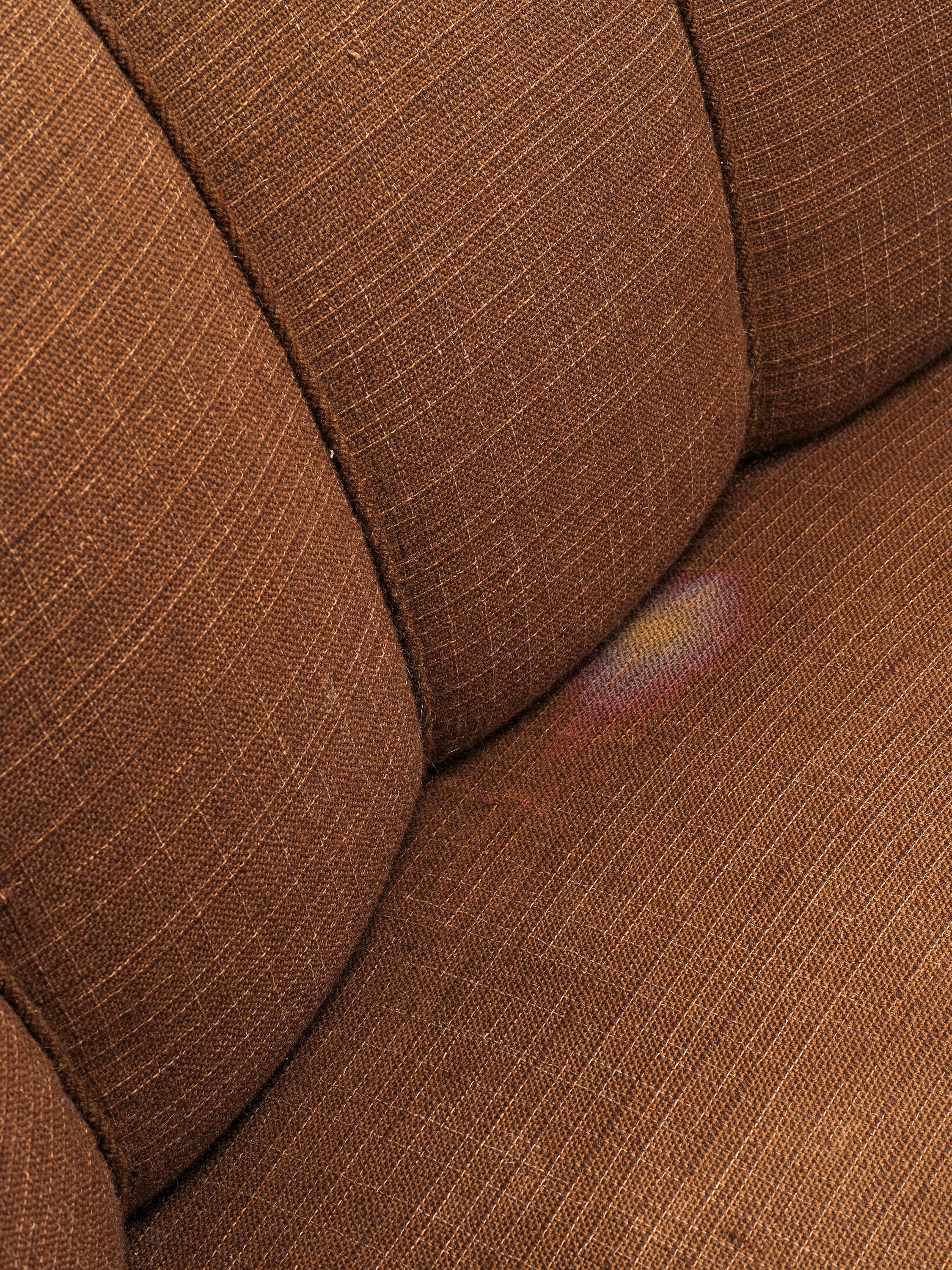 Curved Danish Modern Sofa in Original Brown Wool Upholstery, 1940s im Angebot 2