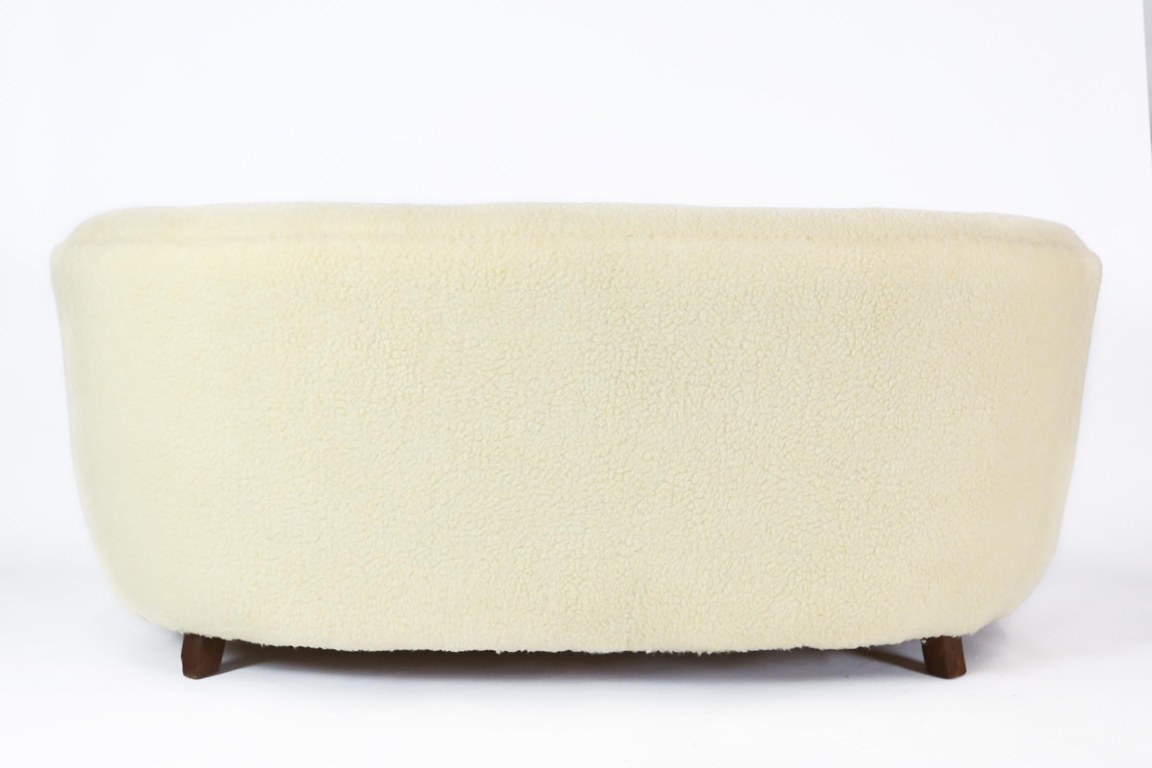 Curved Danish Scheepskin Banana Sofa from 1940s, Viggo Boesen Style For Sale 3