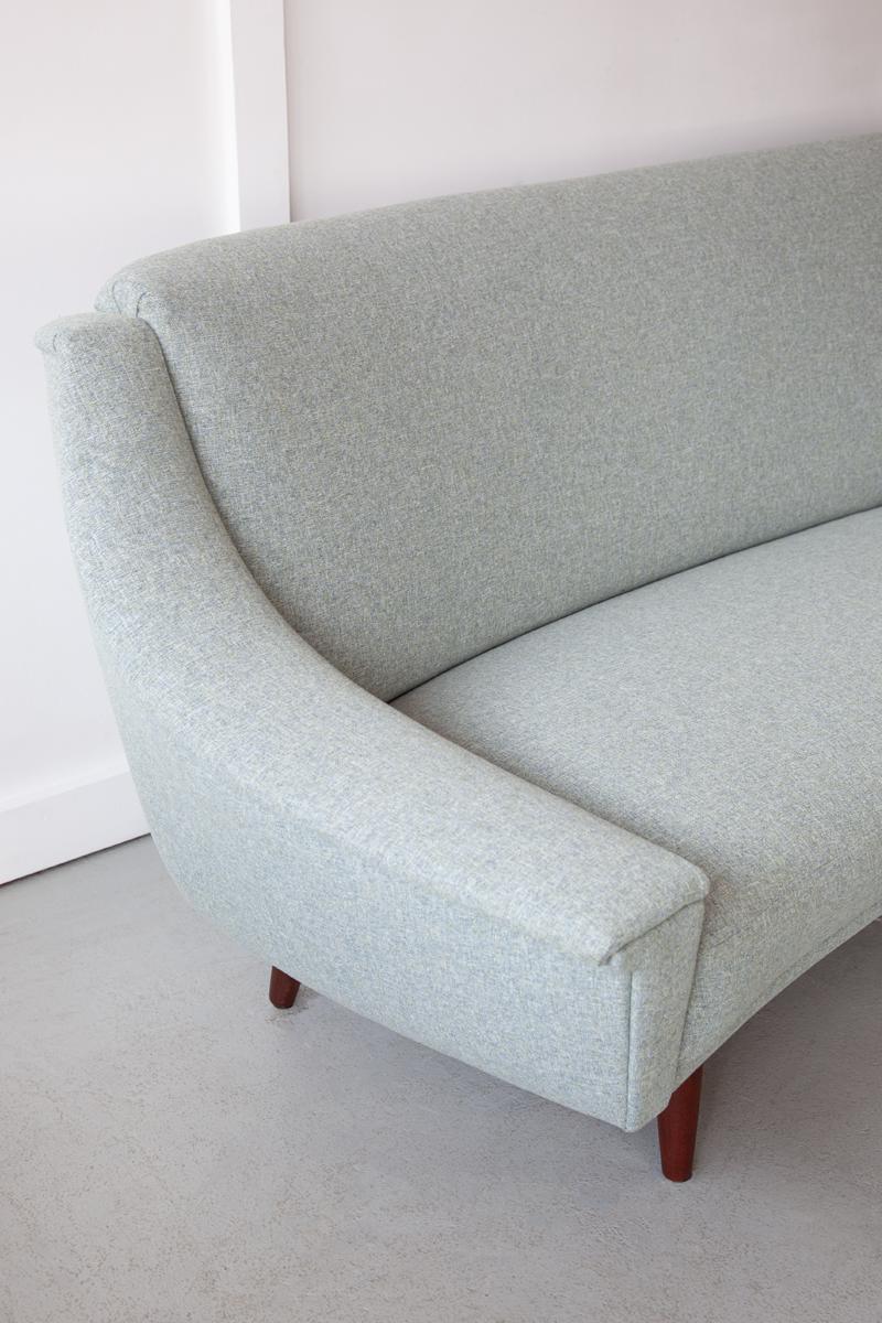 Curved Danish Sofa Designed by Georg Thams for Vejen Polstermøbelfabrik For Sale 4