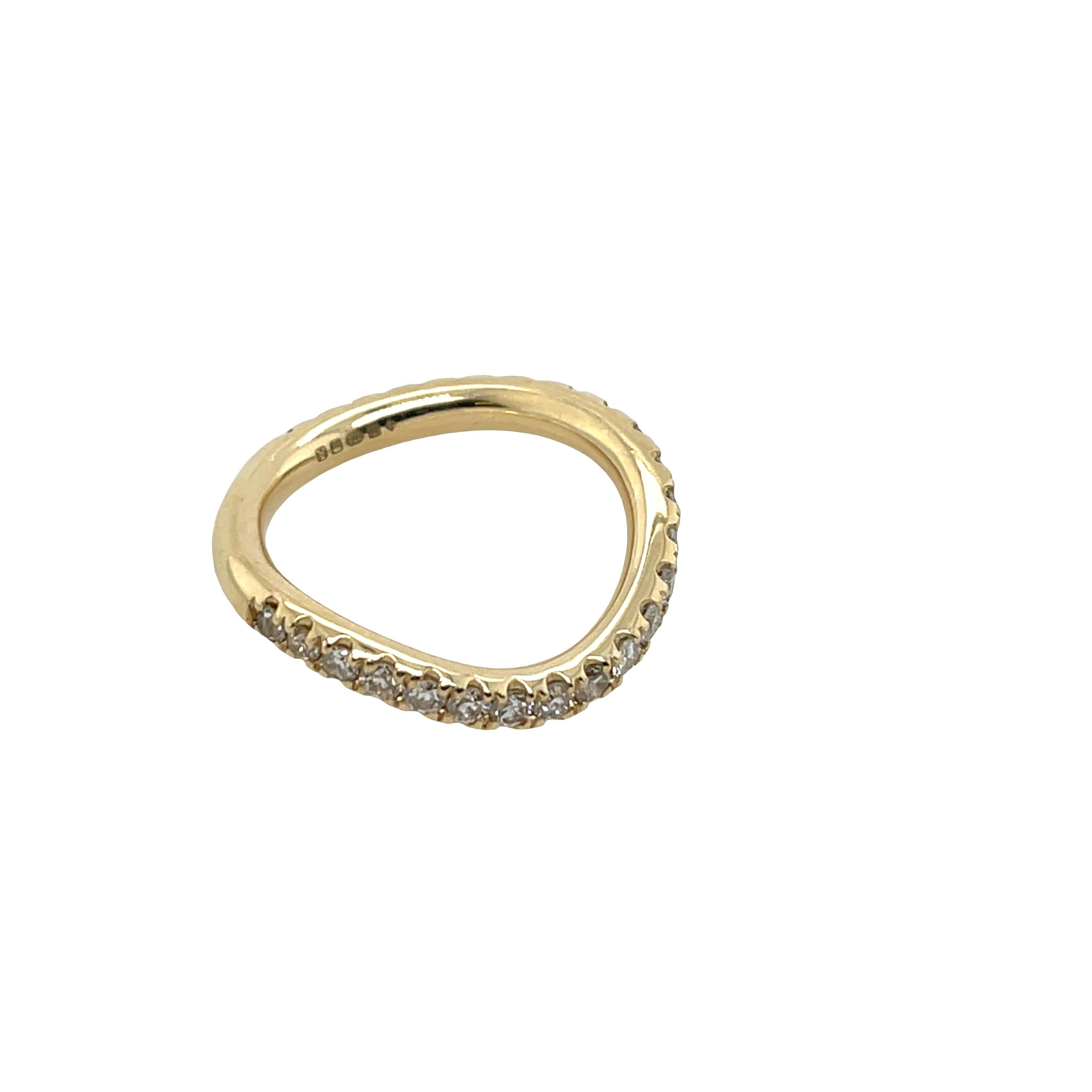 Gebogener 3/4-Diamant-Ewigkeitsring, gefasst in 9 Karat Gelbgold Damen im Angebot