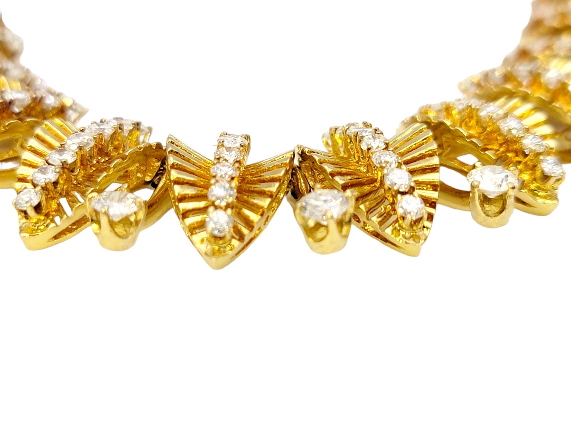 Curved Diamond Leaf and Bar Strand Articulated Necklace in 18 Karat Gold In Excellent Condition In Scottsdale, AZ