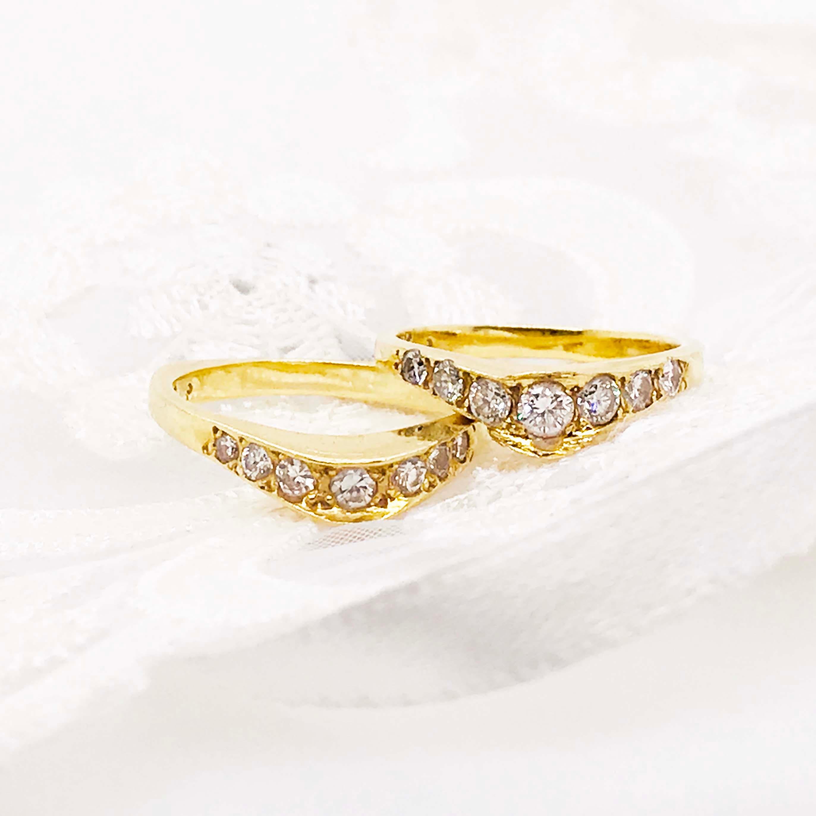 Curved Diamond Ring, 0.30 Carat Diamond, Estate Diamond Wedding Band 18K Gold For Sale 4
