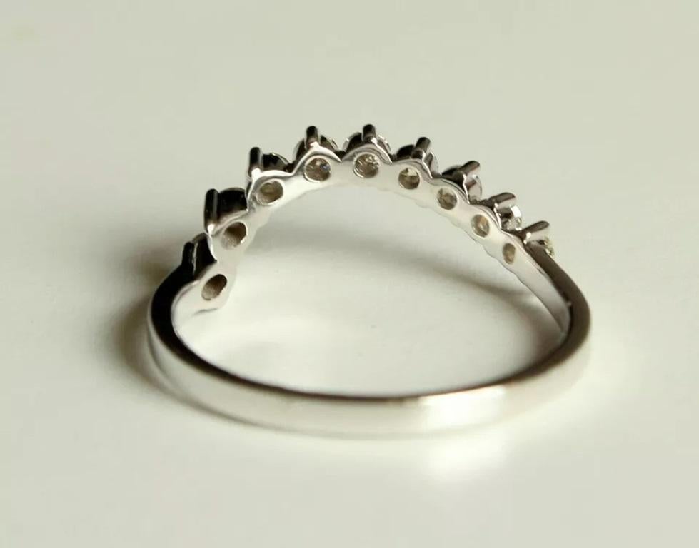 Round Cut Curved Diamond Stack Ring in 14k Gold Asymmetric Bridal Wedding Band For Sale